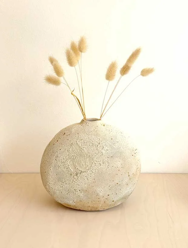 Happy about this one #nowavailable #handbuiltceramics #vase #t&uuml;bingen #scandidesign #homed&eacute;cor #minimalisticstyle #keramik #japandi