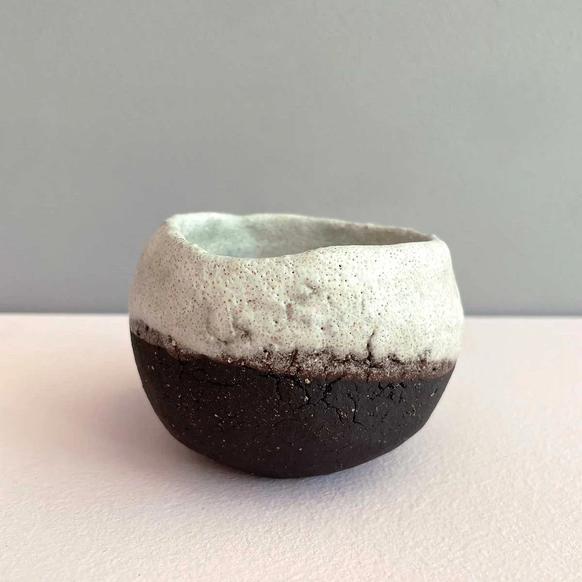 I decided that I will only build my ceramics by hand from now on. Because I like the uneven character and the traces from building, my fingerprints and that no piece is like the other. Like this tea cup built with #blackclay.
#whiteglaze #teaceremony