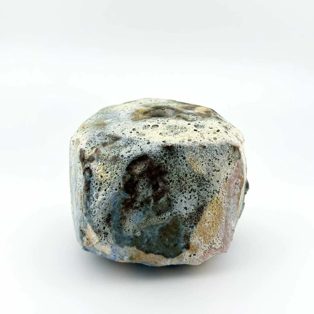 Goodbye January, goodbye to this unique piece - it travels to a new home today #handbuiltceramic #engobe #wabisabiceramics #unikat #interiorobjects