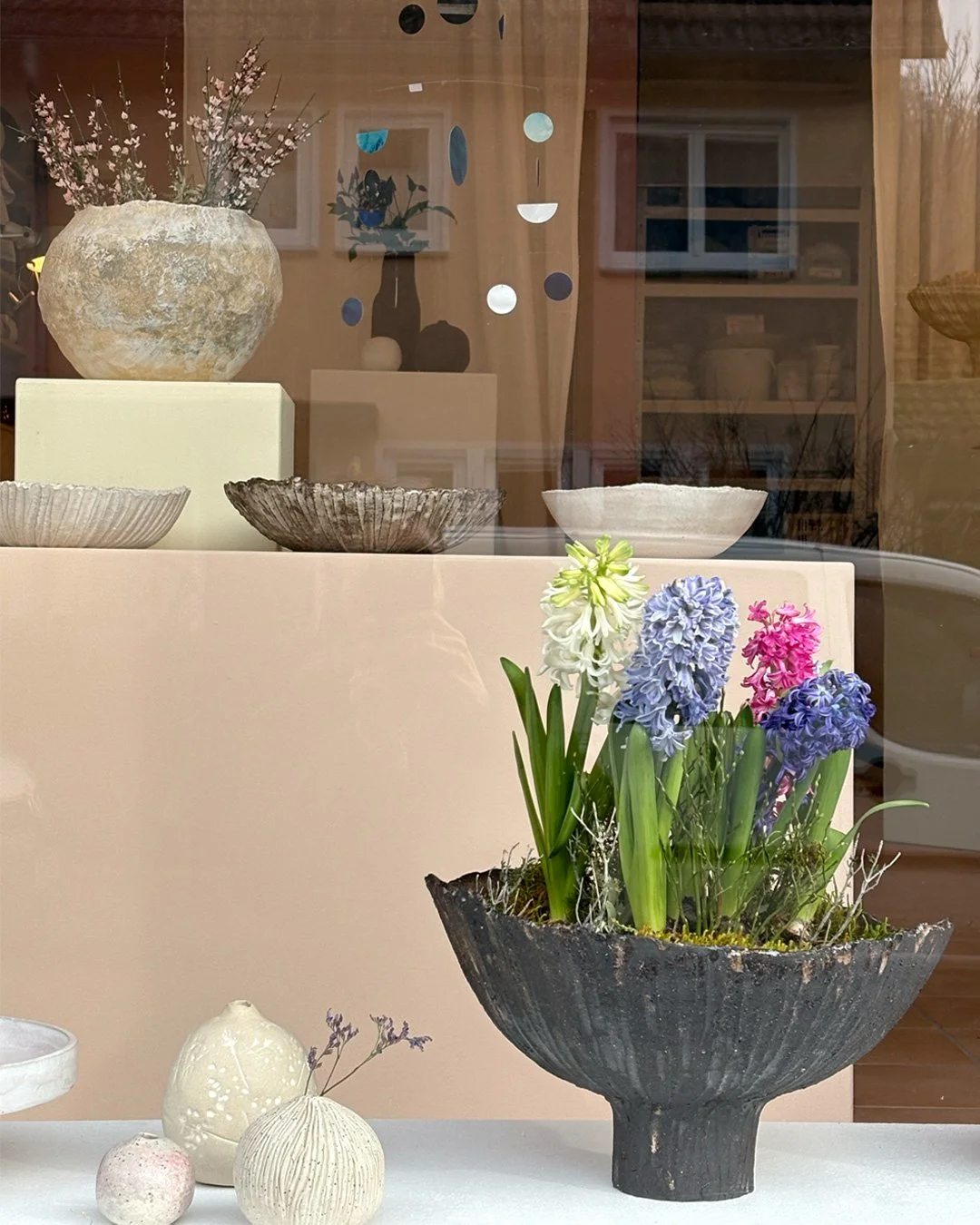 Spring is in the air and in the studio. Have a good weekend! #tuebingen #handmadeceramics #unikate #ceramicdesign #interiorinspiration