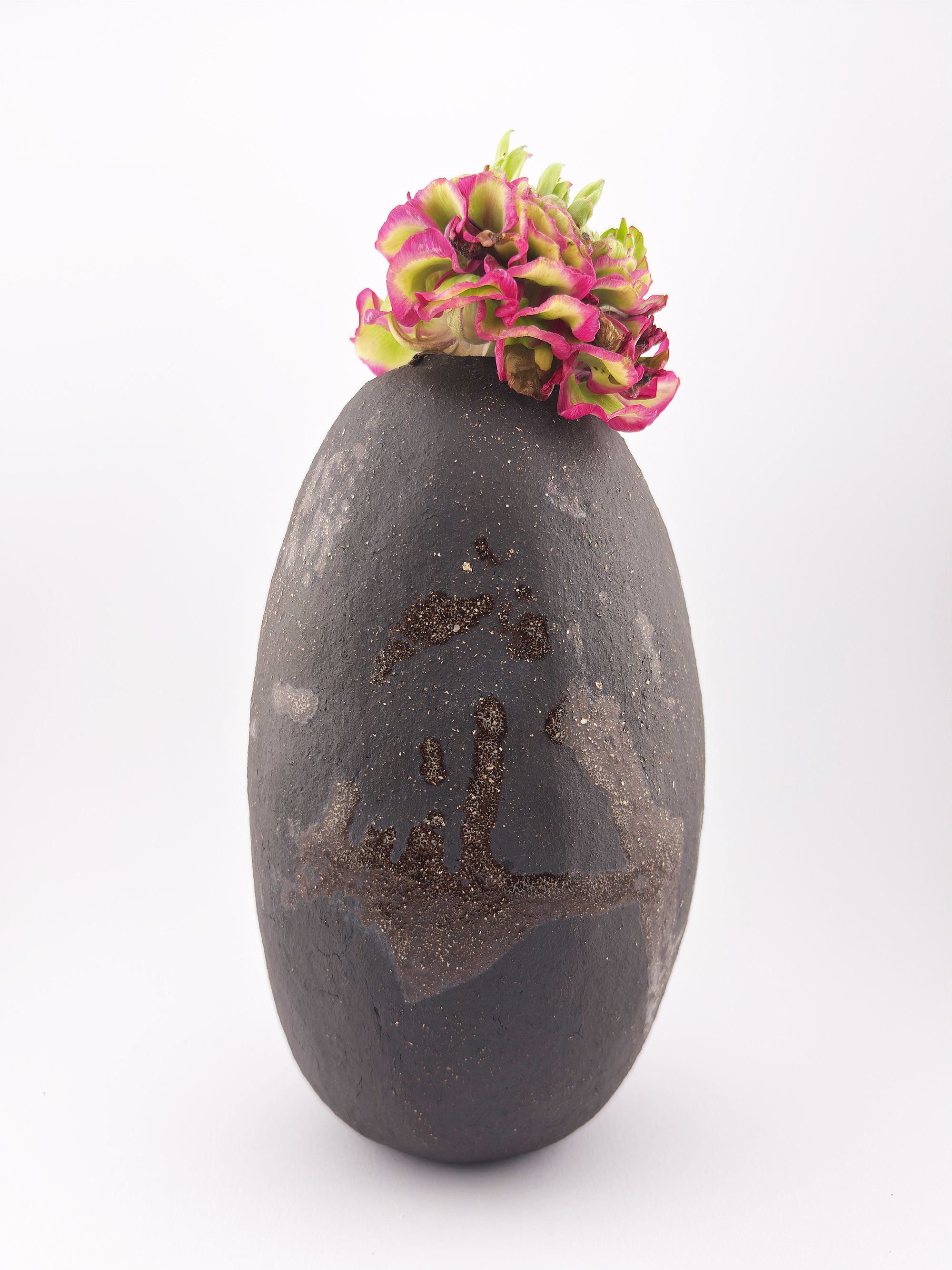 Hohe Keramikvase wabi sabi Blumenarrangement
