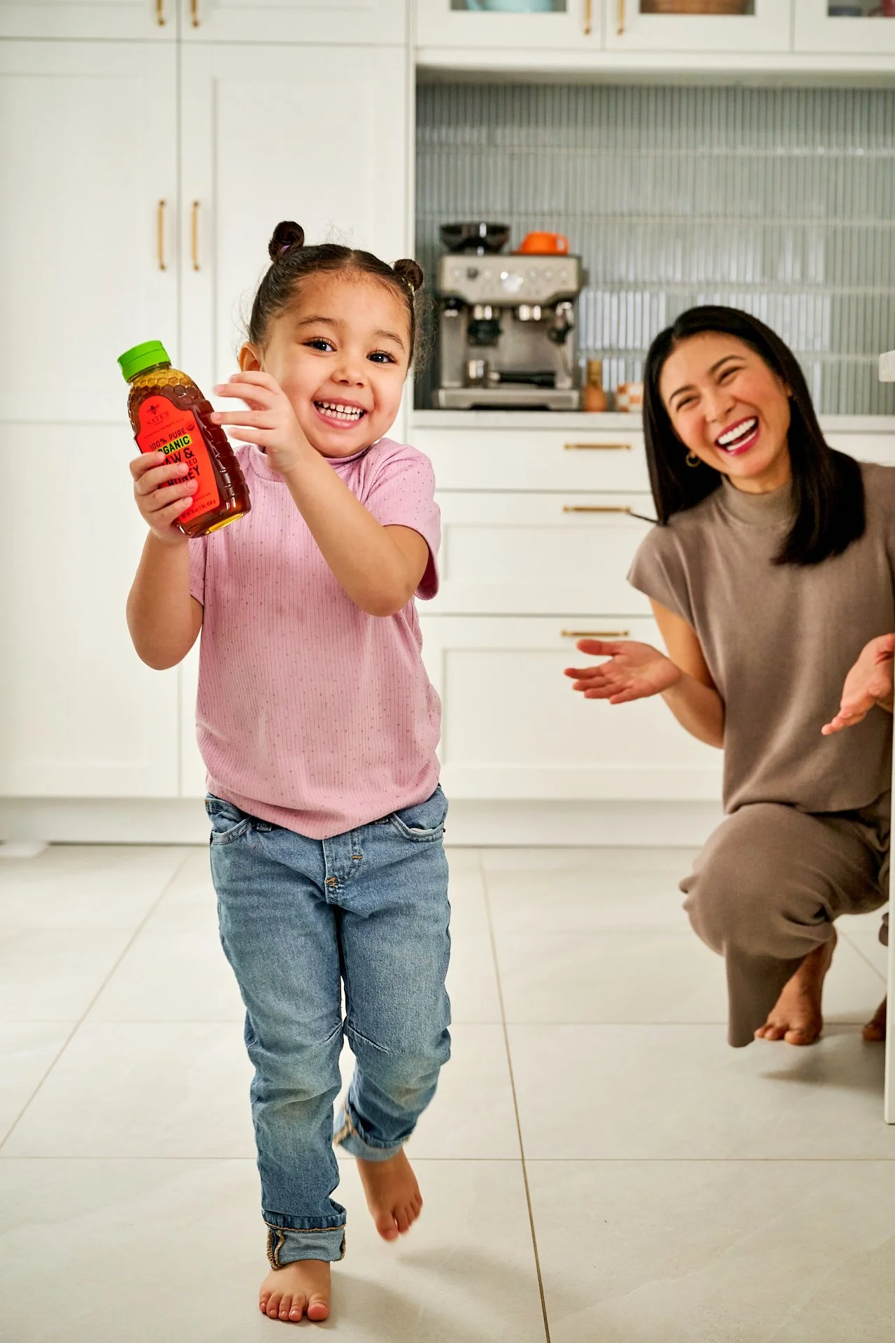 mom-daughter-models-nate's-honey-lifestyle-food-photographer-hamilton-toronto.jpg