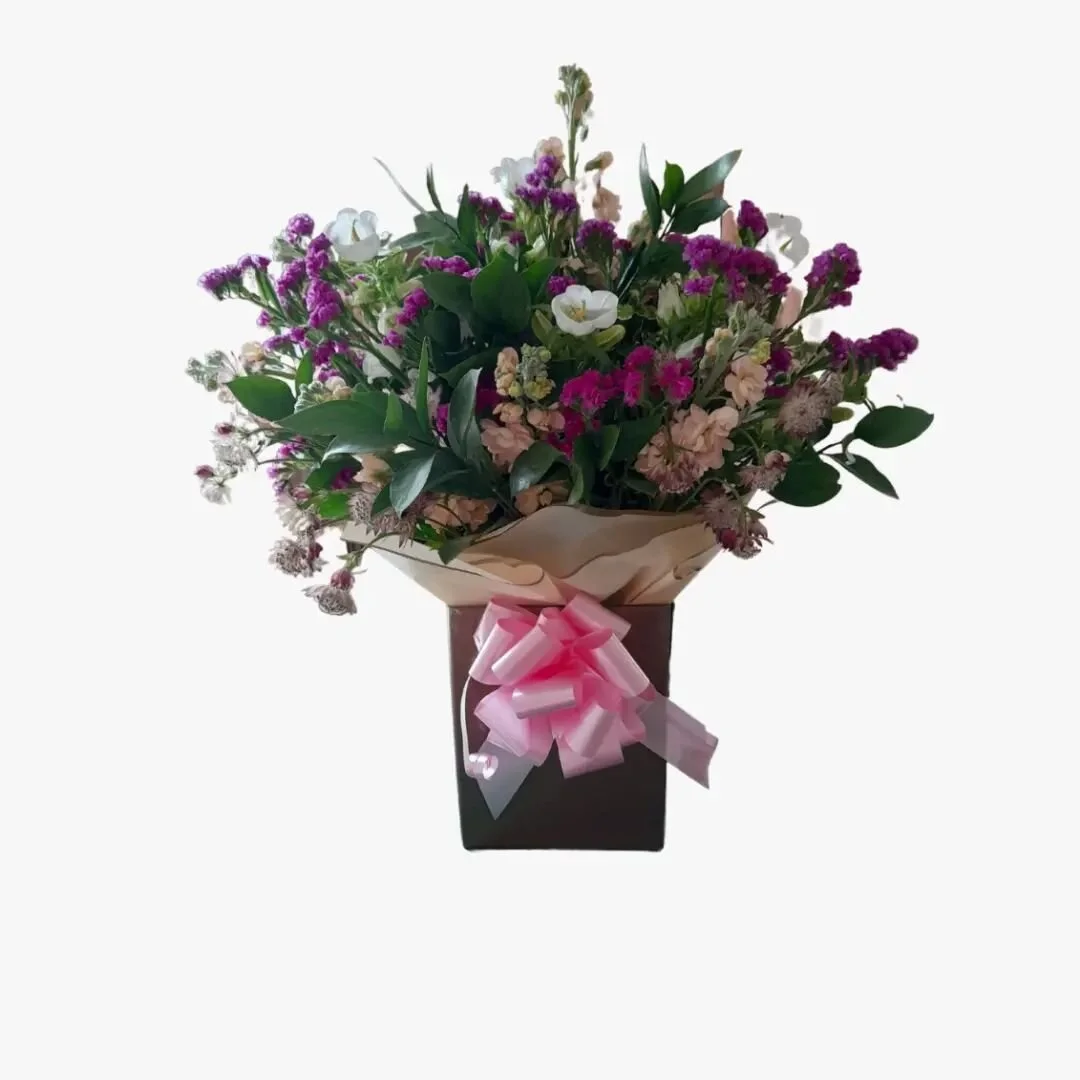 🌷 Peachy Pink - Embrace the Beauty of Spring with Sovereign Blooms 🌷
As nature awakens, so does our love for flowers! Celebrate the season of blooming wonders with our carefully crafted floral arrangements. Let the vibrant colors and captivating sc
