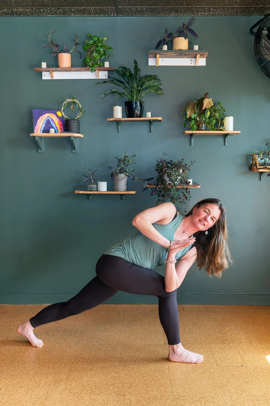 yoga high lunge twist