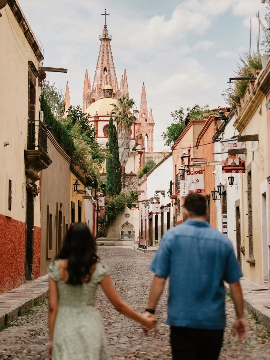 I mean it when I say that I will meet you *wherever* your love takes you. This time, it took me somewhere completely new: south of the border to San Miguel de Allende - a small colonial town known for its incredible Spanish architecture (and a UNESCO