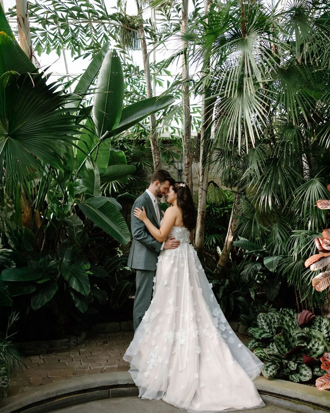 A few sneak peeks of Bethany + Jack&rsquo;s wedding day 🤍