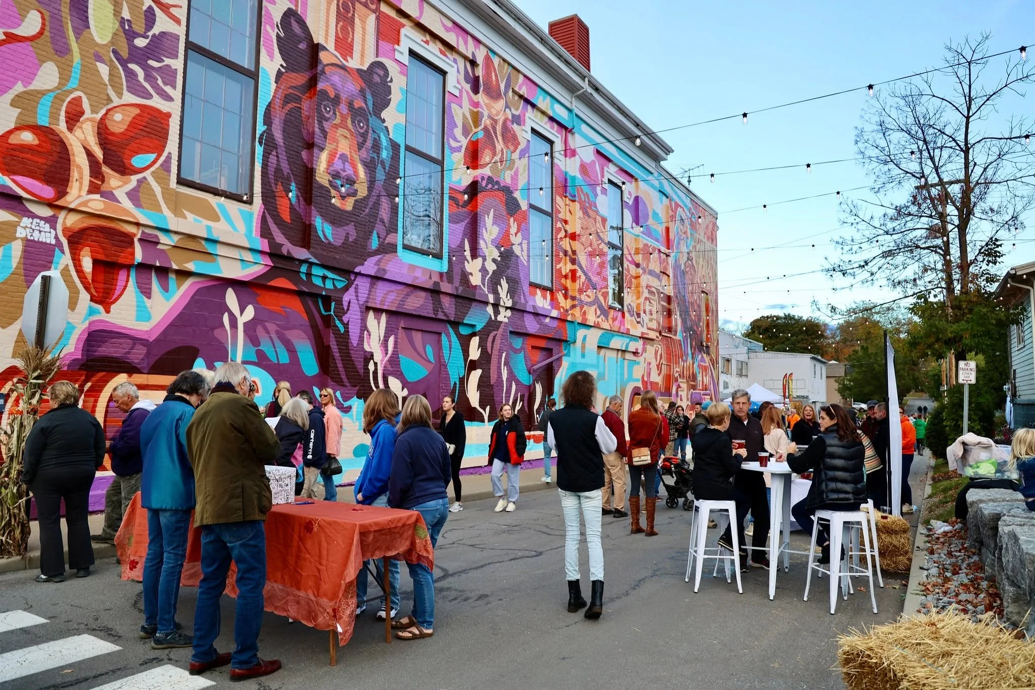 It’s almost time – Scarecrow Festival is THIS FRIDAY! ππ
 Main Street fun kicks off at 4:30 PM!
π Stroll the scarecrow trail + vote for your favorite (maps at St. Michael’s Church )
π΄ FREE horse-drawn wagon rides starting at S