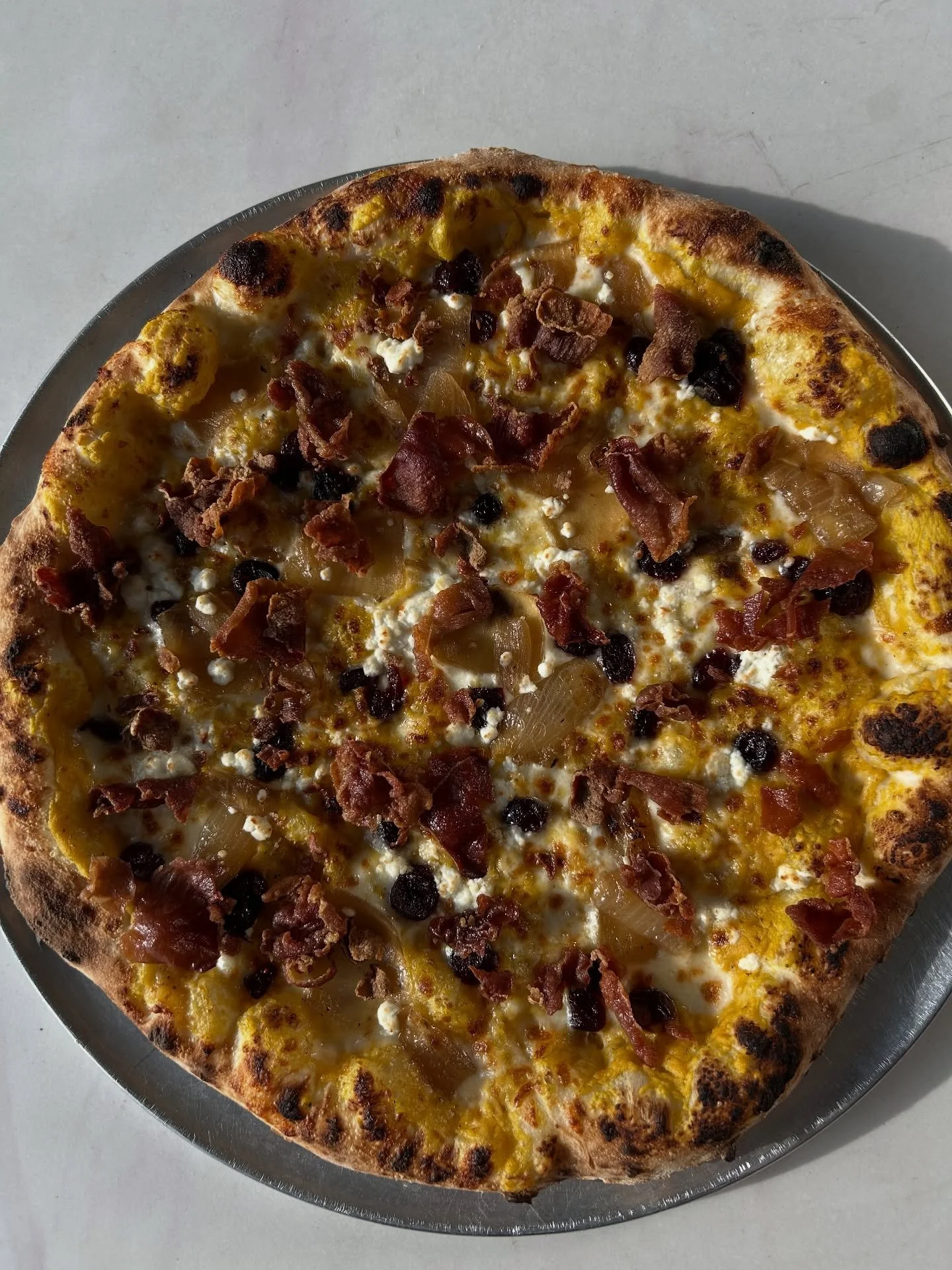 NEWWWW PIZZA!! 🍂 

SASQUASH &mdash; butternut squash pur&eacute;e, winter spiced cranberries, caramelized onion, goat cheese, mozzarella, fried prosciutto 

Perfect transition pizza for the autumn/winter vibes coming through the coast.. Let us know 