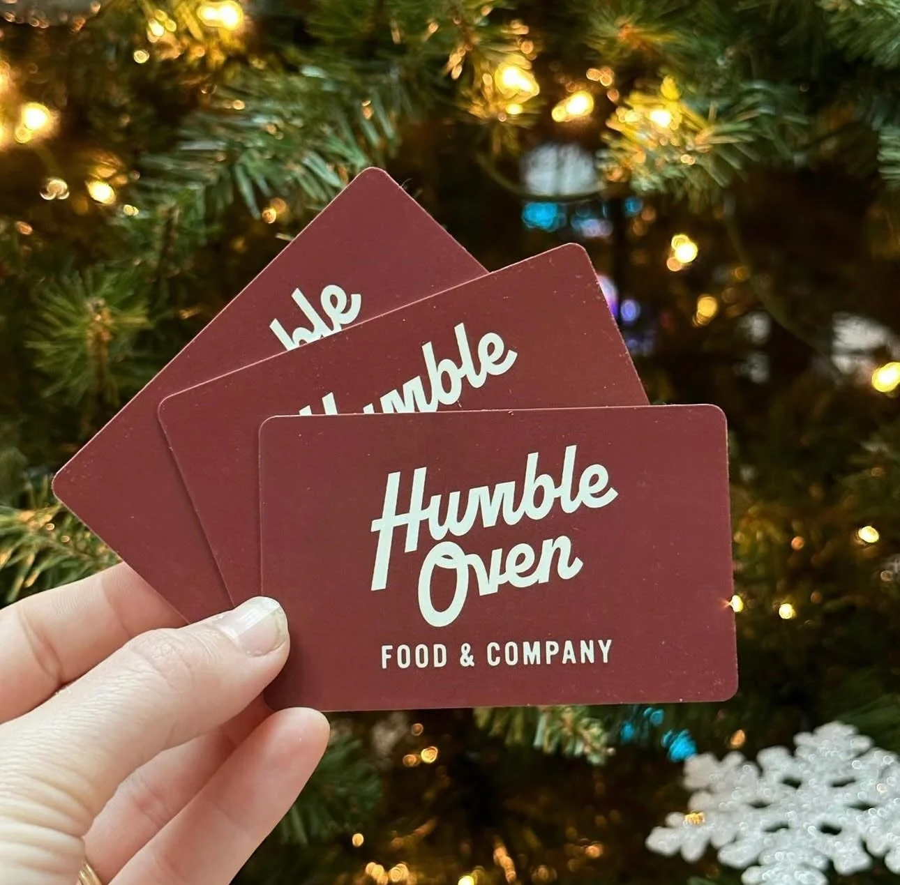 give the gift of a date night, a lunch break, a quality meal with a Humble Oven gift card! 🍕🎄or check our stories on how to get a free $25 gift card by shopping local 👍 Happy crustmas!