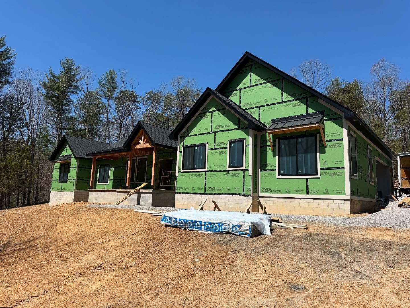 ▪️Exterior Update▪️
Lots of exciting progress at #creekviewestate 🤩
And the interior is just as stunning as the exterior!
#customhome #newagehomesco