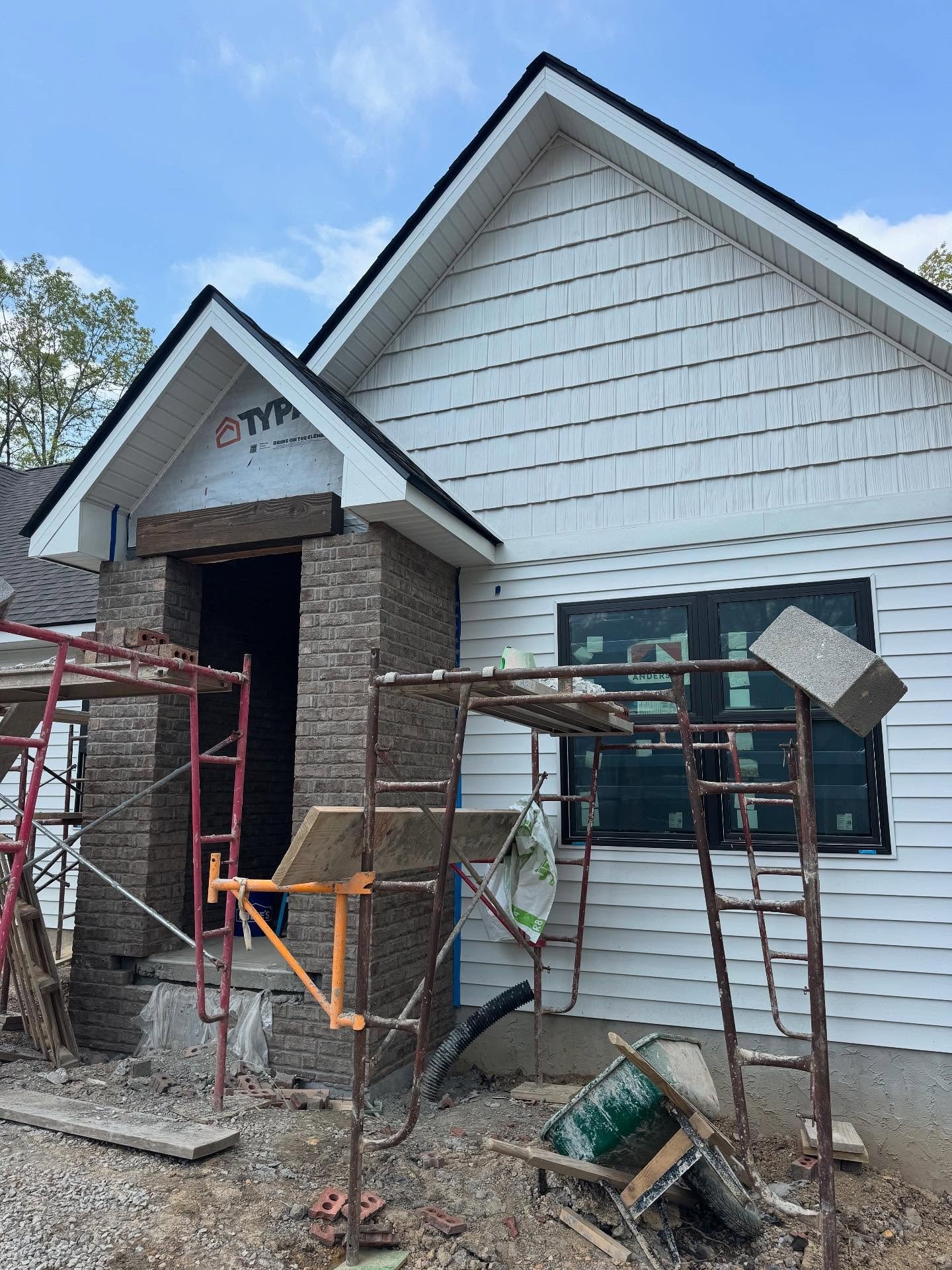 ▪️Exterior Update▪️
Brick by brick 🧱 
This spec home is under contract but we have two other homes looking for their forever homeowners. Call or text Kimberly at 931.250.1879 for more info!
#haweshaven #newagehomesco