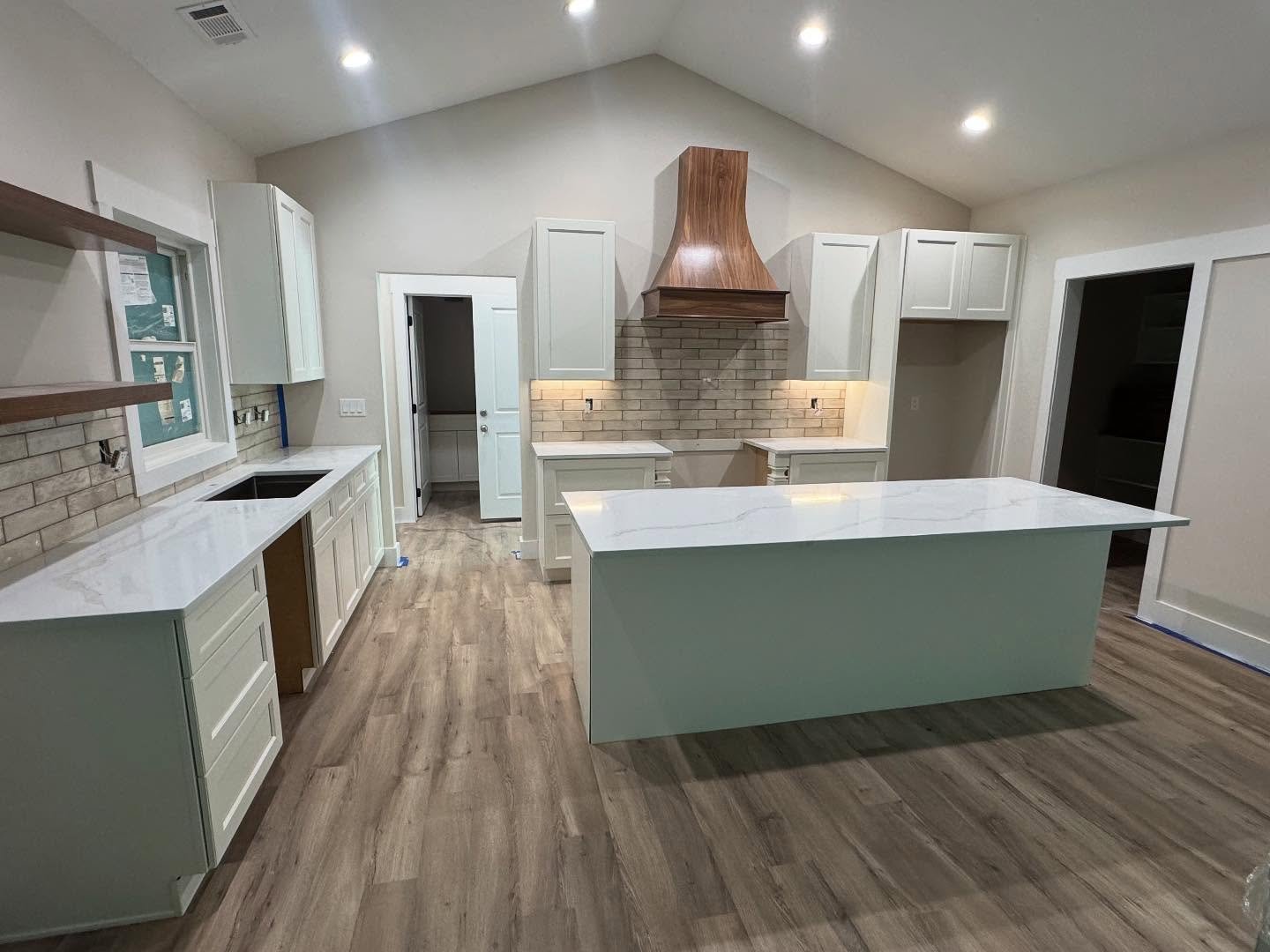 ▪️Interior Update▪️
So close to the finish line for this spec home 🏁
105 Leinster Lane Crossville, TN
3 beds/2.5 baths
$499,900
Call or text Kimberly at 931.250.1879 for more info!
#leinsterlodge #newagehomesco