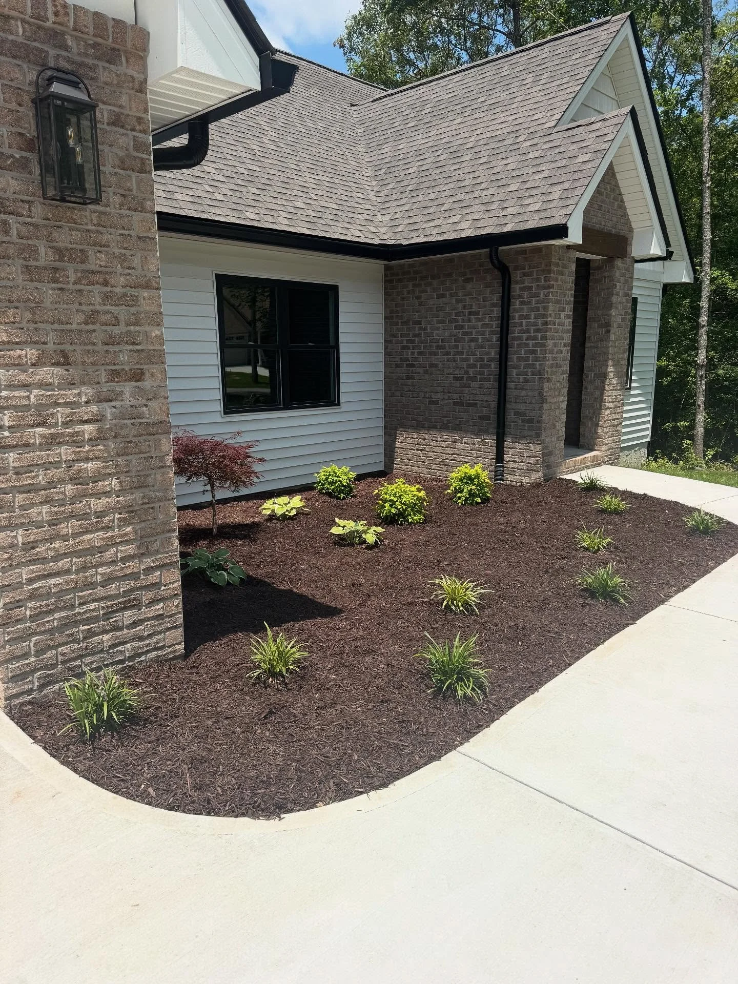 ▪️Exterior Update▪️
Happy #friyay friends!!!
Great work by Quinn getting the exterior all cleaned up and ready for closing today 😎
#haweshaven #newagehomesco