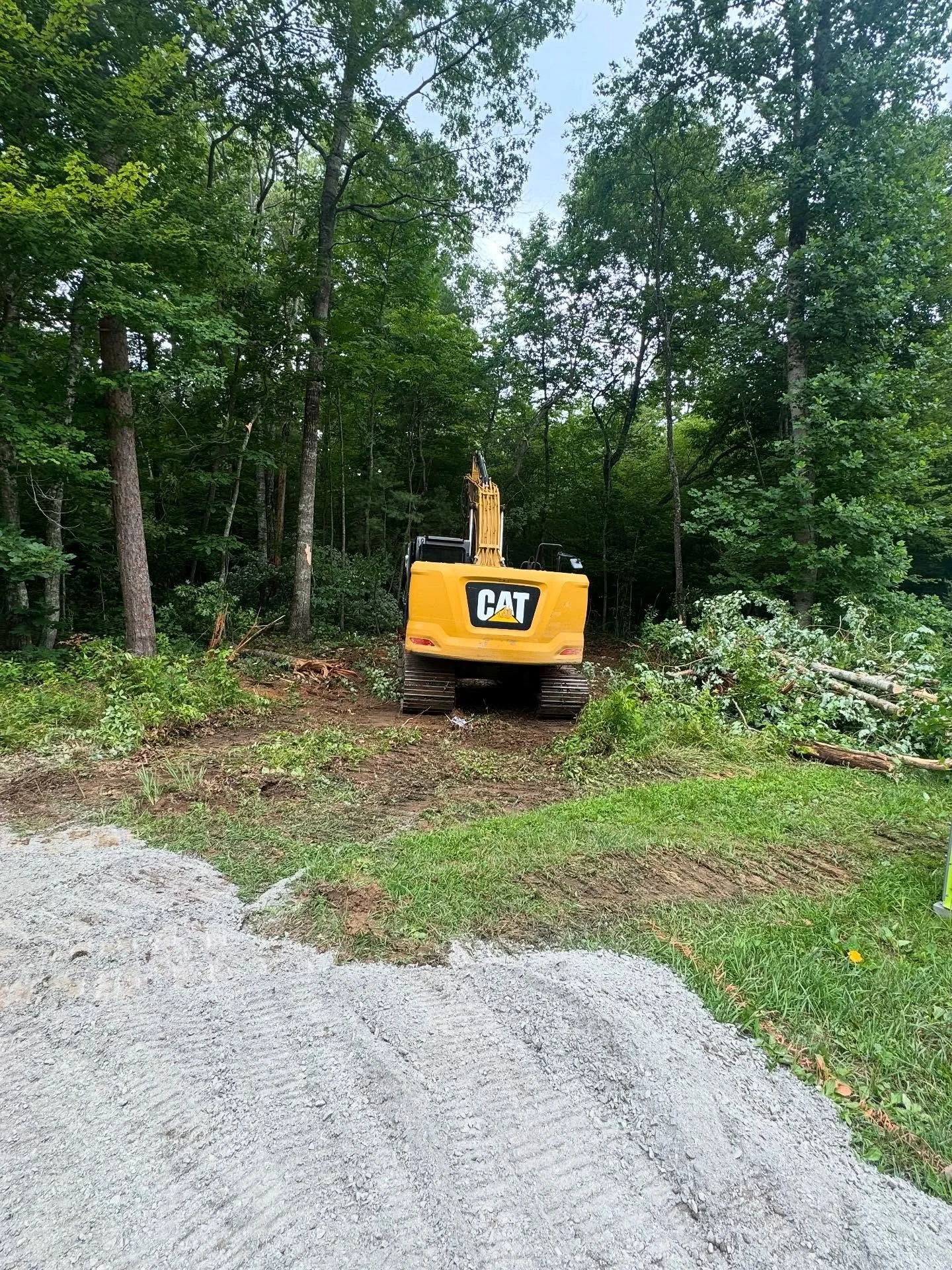 ▪️Jobsite Update▪️
It&rsquo;s lot clearing day for our next #spechome 😎
The Qualls crew is knocking it out!
#westchesterway #newagehomesco