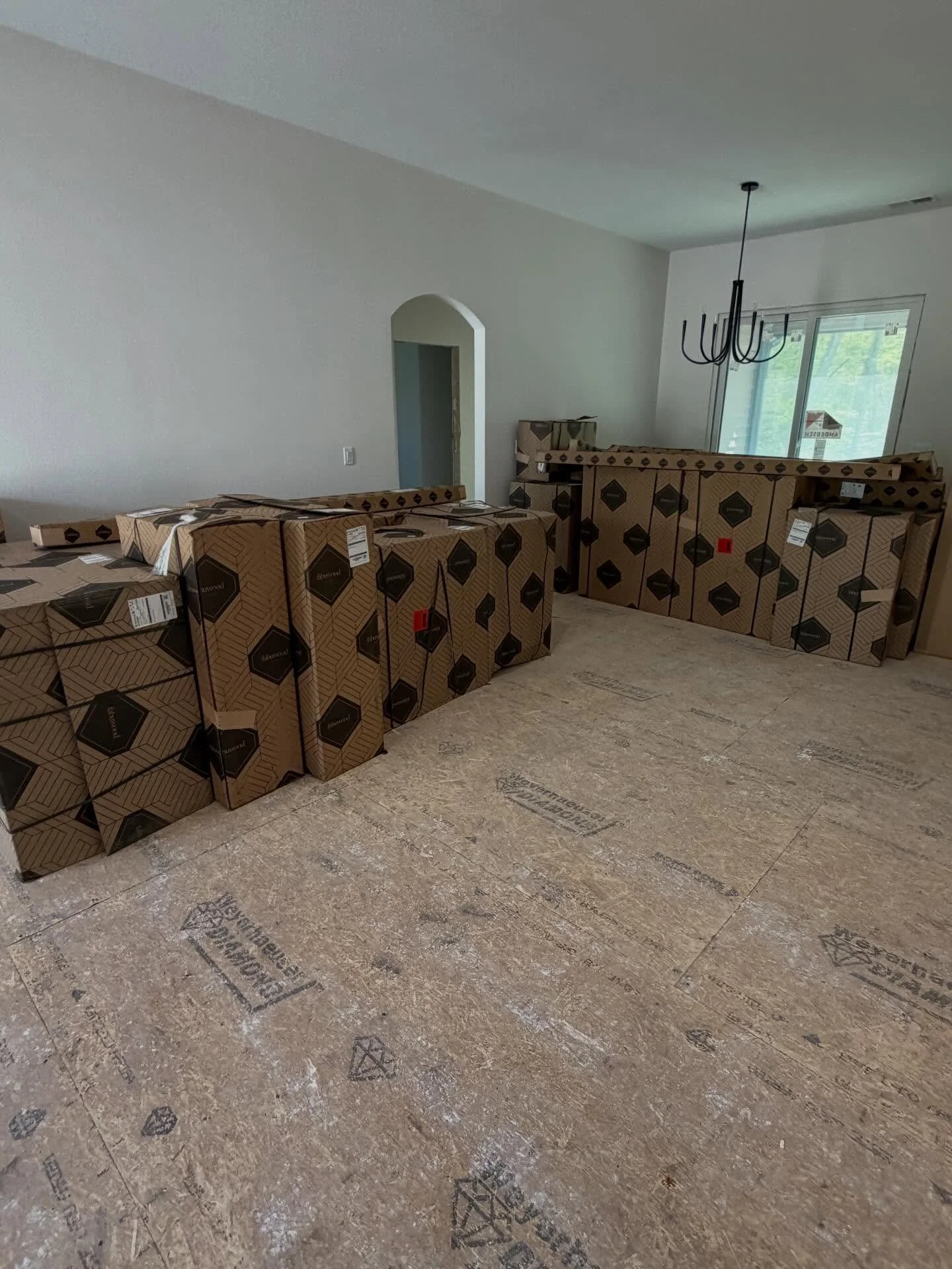 ▪️Interior Update▪️
Cabinet delivery day and Fri-YAY 😎
151 Hawes Circle Crossville, TN
Call or text Kimberly at 931.250.1879 for more info!
#luxurylodge #newagehomesco