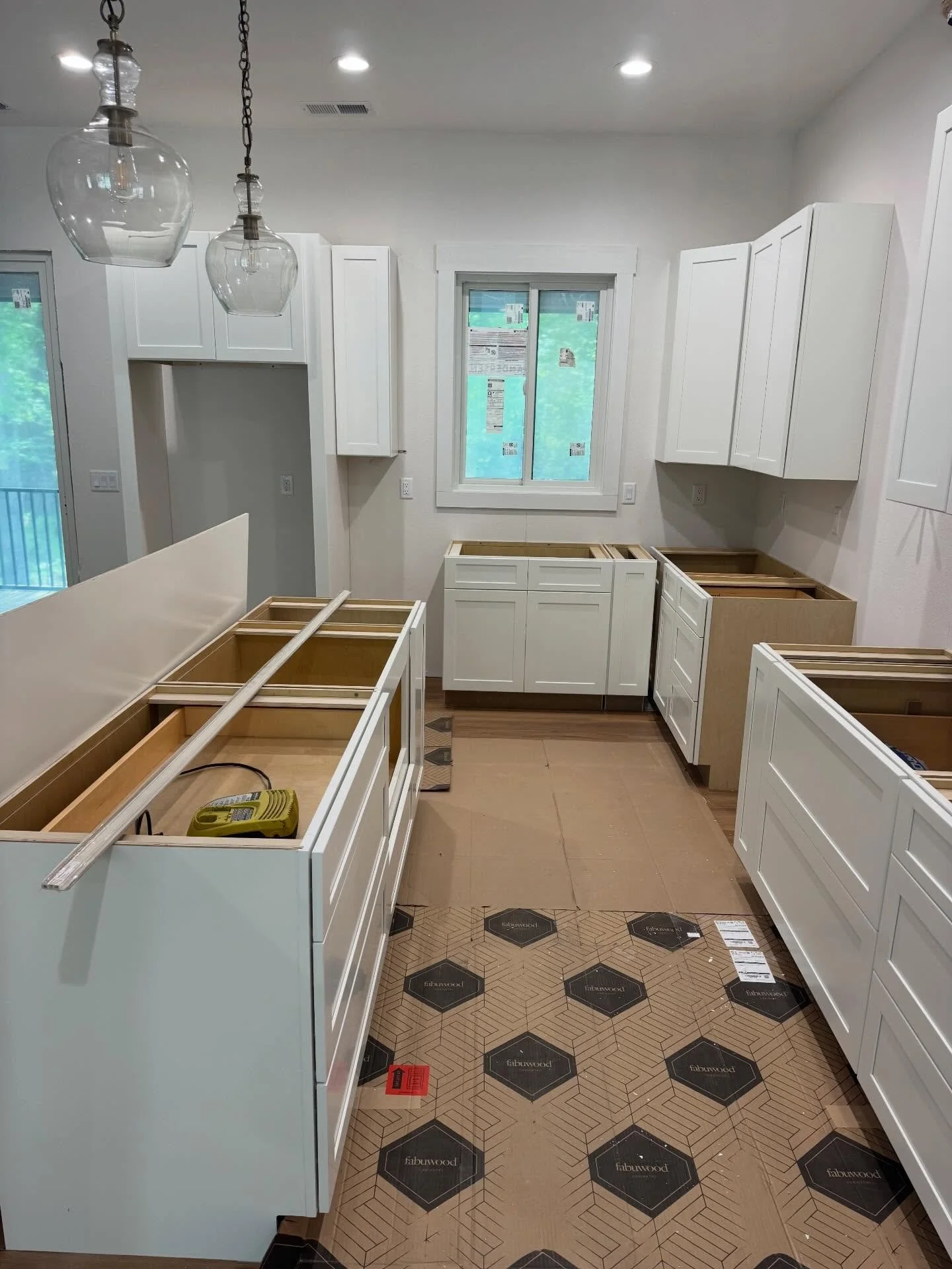 ▪️Interior Update▪️
Cabinet installation is underway and the vision for this Fairfield Glade spec home is becoming reality ✨
151 Hawes Circle Crossville, TN
Call or text Kimberly at 931.250.1879 for more info!
#luxurylodge #newagehomesco