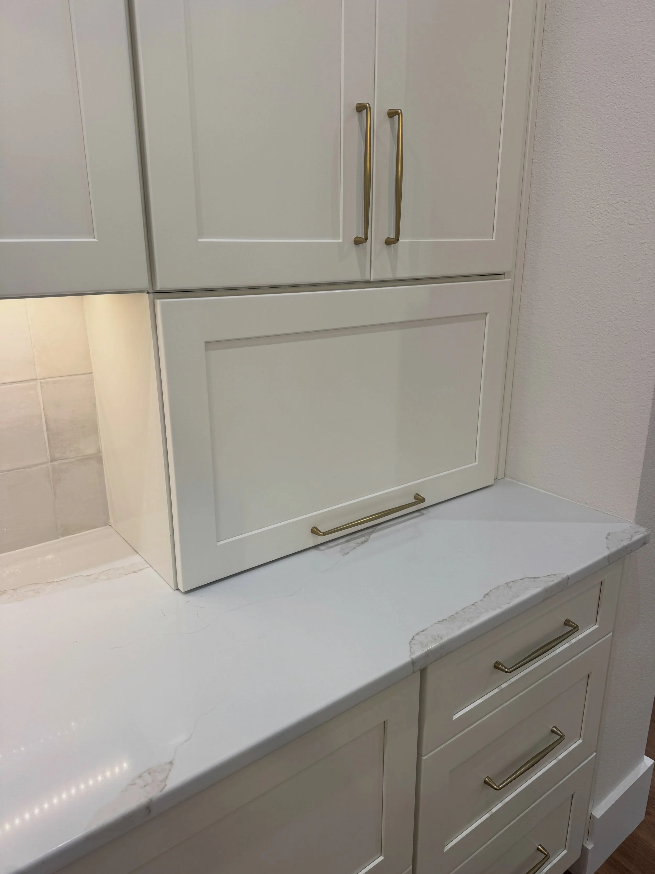 ▪️Interior Update▪️
Pretty and practical ✨ An appliance garage is one of those kitchen details that makes everyday life just a little easier.
151 Hawes Circle Crossville, TN
#luxurylodge #newagehomesco