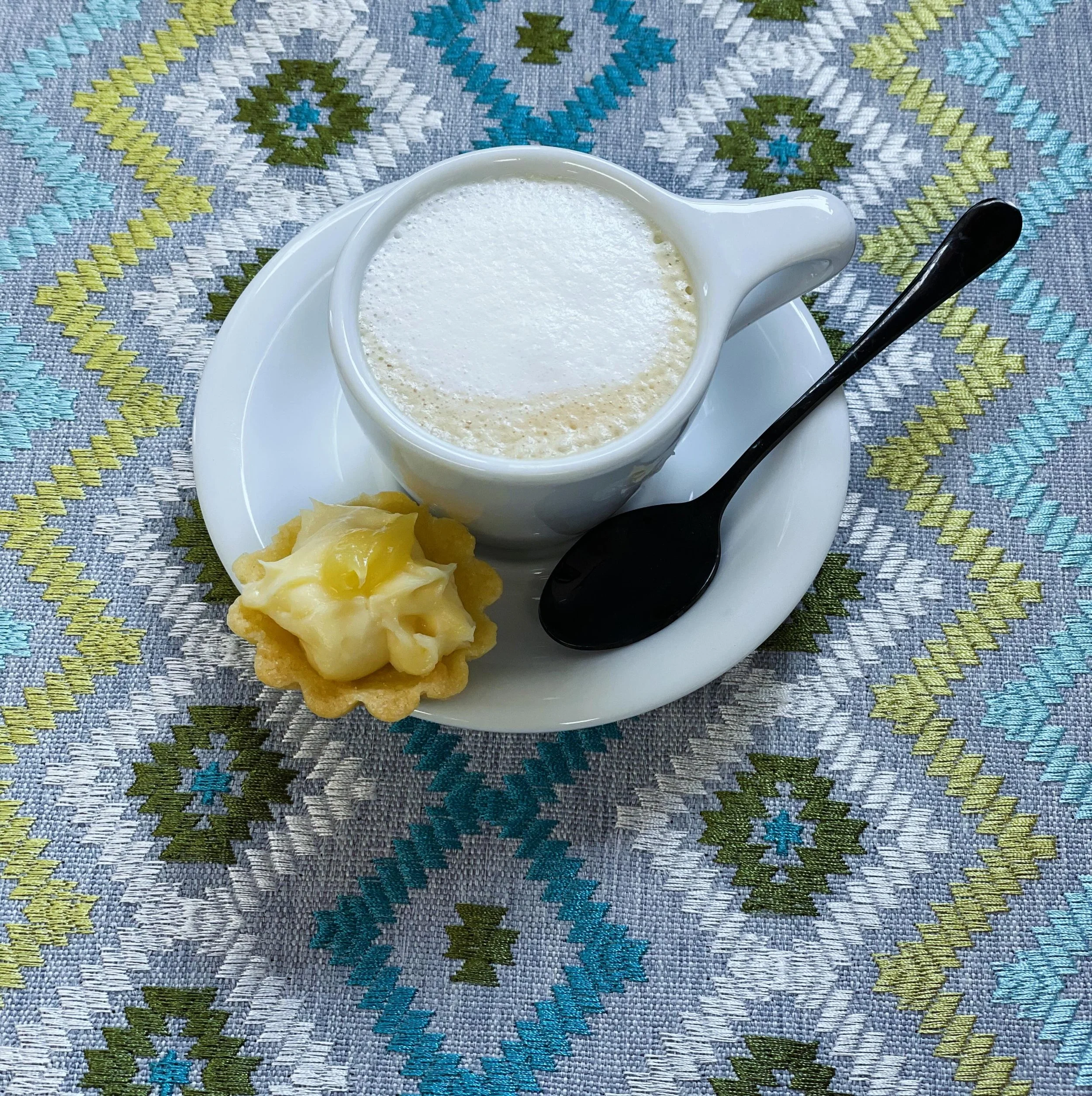 Yesterday's coffee break was pure bliss! Two lovely customers surprised me with homemade Norwegian sandbakkels 🥰. The combination of buttery goodness and tartness paired perfectly with my macchiato - the ultimate afternoon boost 🍋☕️
#community #cof