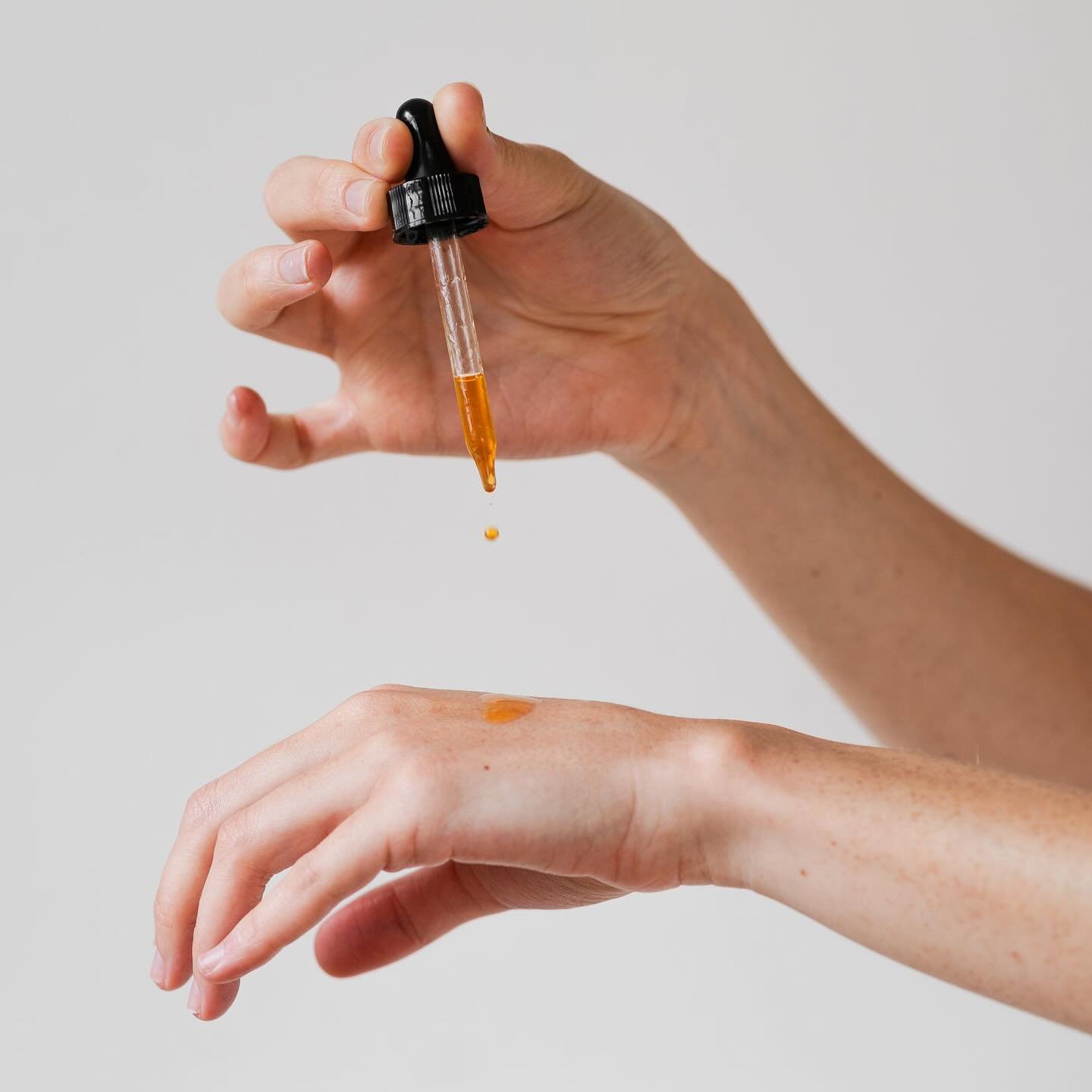 Now available at Lucent: Protective Day Oil by @marieveronique_ 

This deeply nourishing oil supports skin health with a balanced blend of omega-3s and 6s, carotenoids, and EPA helps protect collagen, calm inflammation, and bring that lit-from-within
