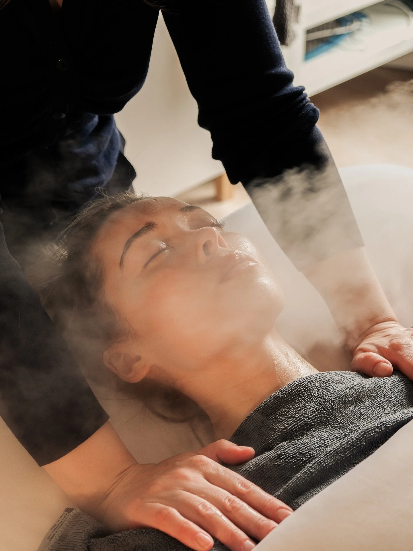 Every facial at Lucent is built around your skin.

The treatment follows a consistent foundation, but every decision within it which
exfoliant, which actives, how much or how little, is based on your skin and what it
actually needs. Sometimes that ch