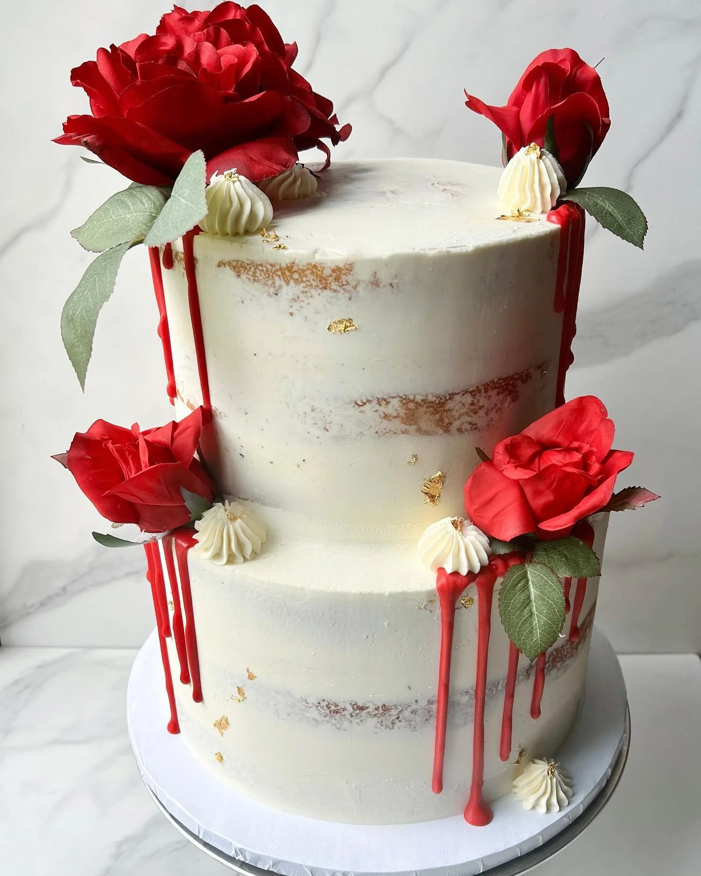 🥀✨
.
.
.
.
#bakedbyleenah #rosecake #bakernj #njbaker #tieredcake #cakedecorating #cakedecorator #reelsinstagram #tiktok