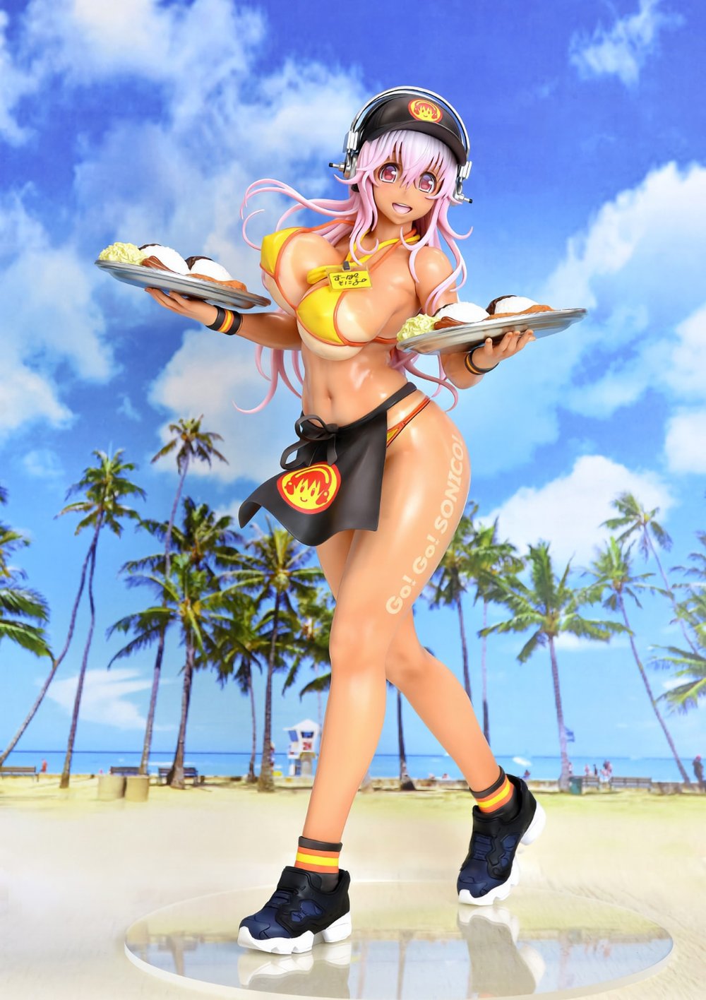 sonico_waitress.jpg