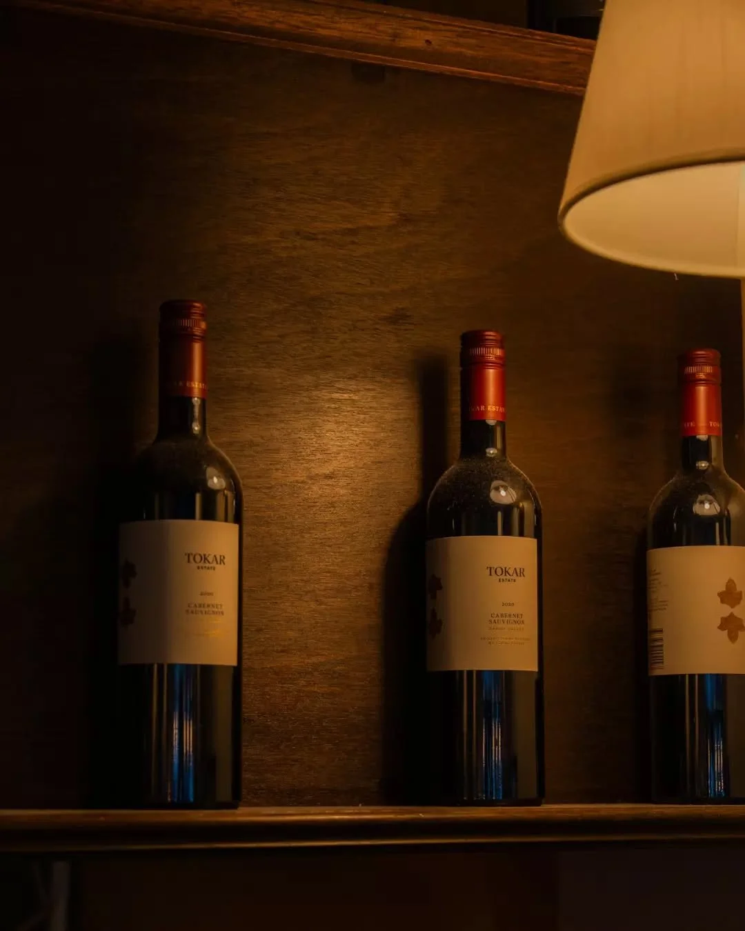 A quiet evening calls for an exceptional wine.
Our curated list brings together hand-picked bottles from near and far, each chosen to perfectly complement your meal.