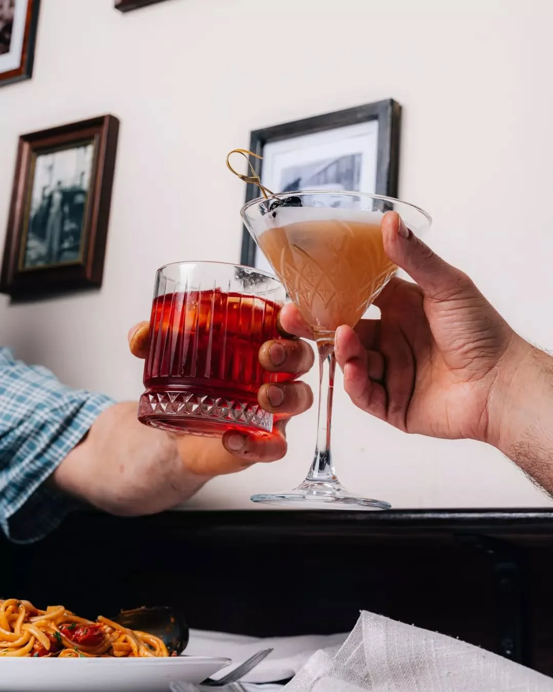 A toast to good company🥂

The best meals are those shared with the people who matter most. 

Book your table and make your next get-together special 😍🇮🇹