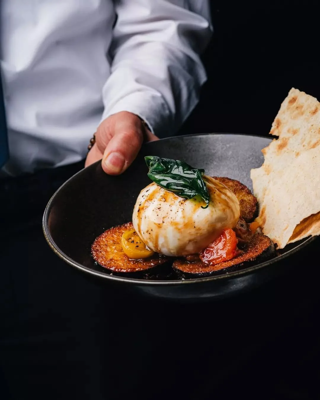 Burrata e Melanzane. Proof that the simplest things bring the most joy. 

Freshly made each day, waiting for you at T&Aacute;VOLA. 🇮🇹💛