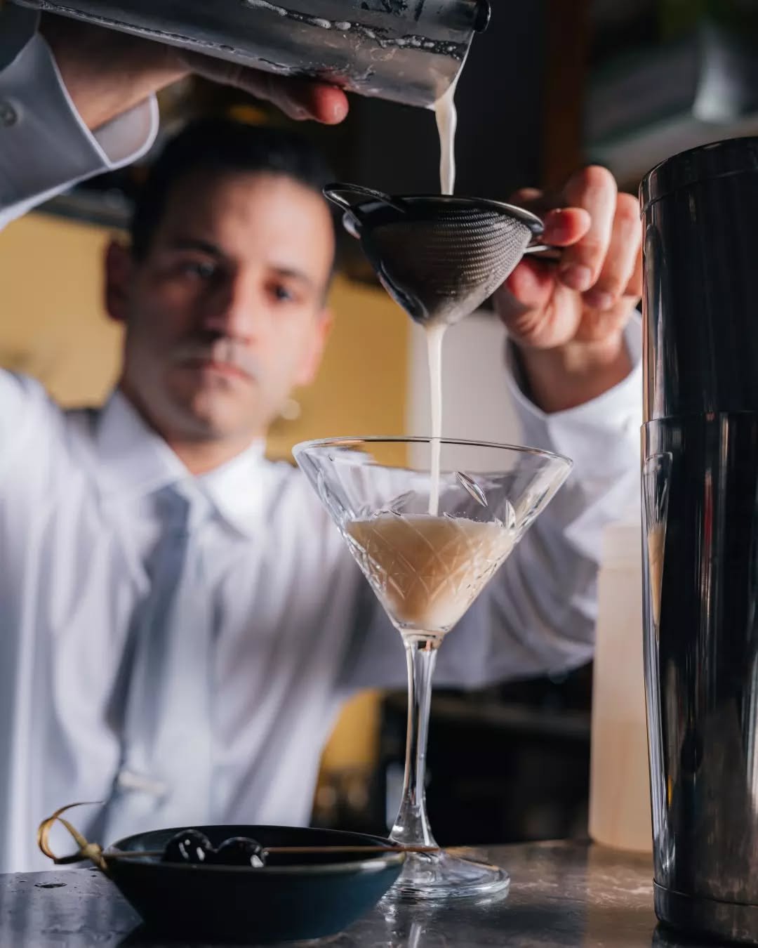 Where great cocktails meet even better company. Join us at T&Aacute;VOLA and discover the art of the Italian aperitivo together. 🇮🇹