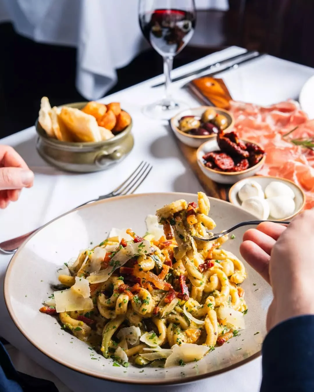 It&rsquo;s Christmas Eve and our final day for 2025!

Come in, celebrate with us, and enjoy one more meal before we reopen on January 7th.

Happy holidays from the T&Aacute;VOLA team &hearts;️🎅