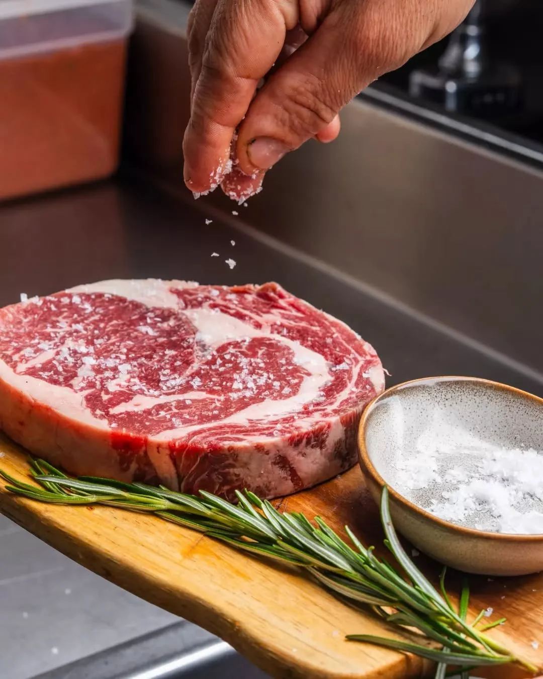 It starts with the cut. Premium wagyu, always on our menu. 

Simply seasoned. Carefully cooked. An Italian dinner where ingredients come first 🥩 

Book now via the link in our bio