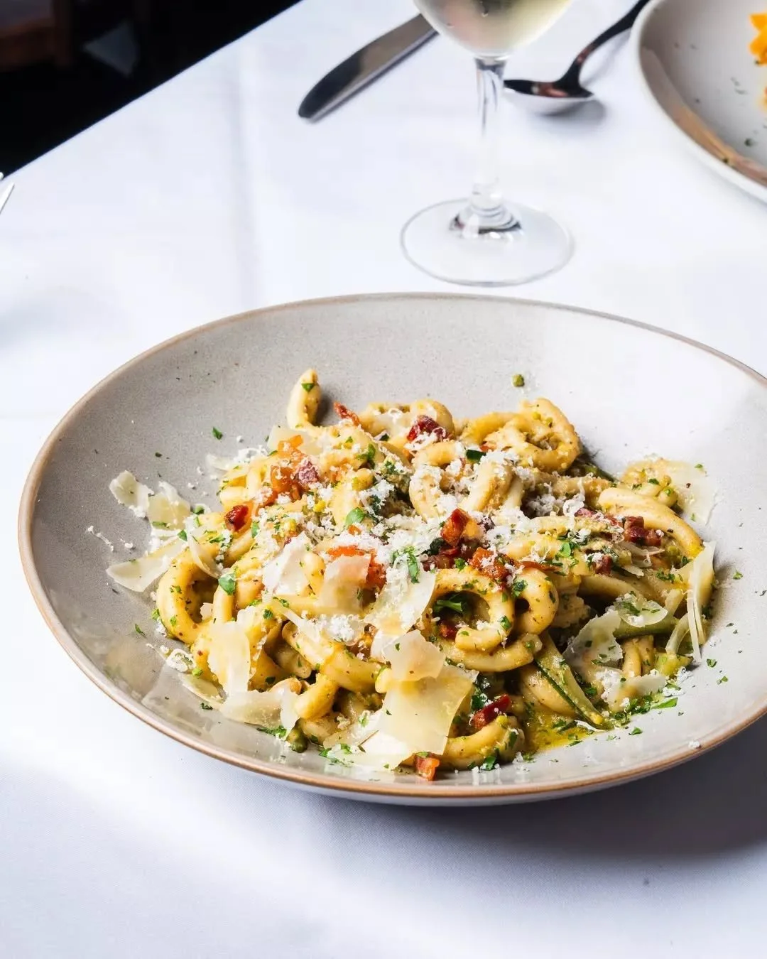 Caserecce con Pistacchio, Zucchine e Pancetta

This is homemade caserecce twisted just right to hold every bit of that rich pistachio pesto. Fresh zucchini for balance. Crispy pancetta for depth. Finished with shaved parmesan that ties it all togethe