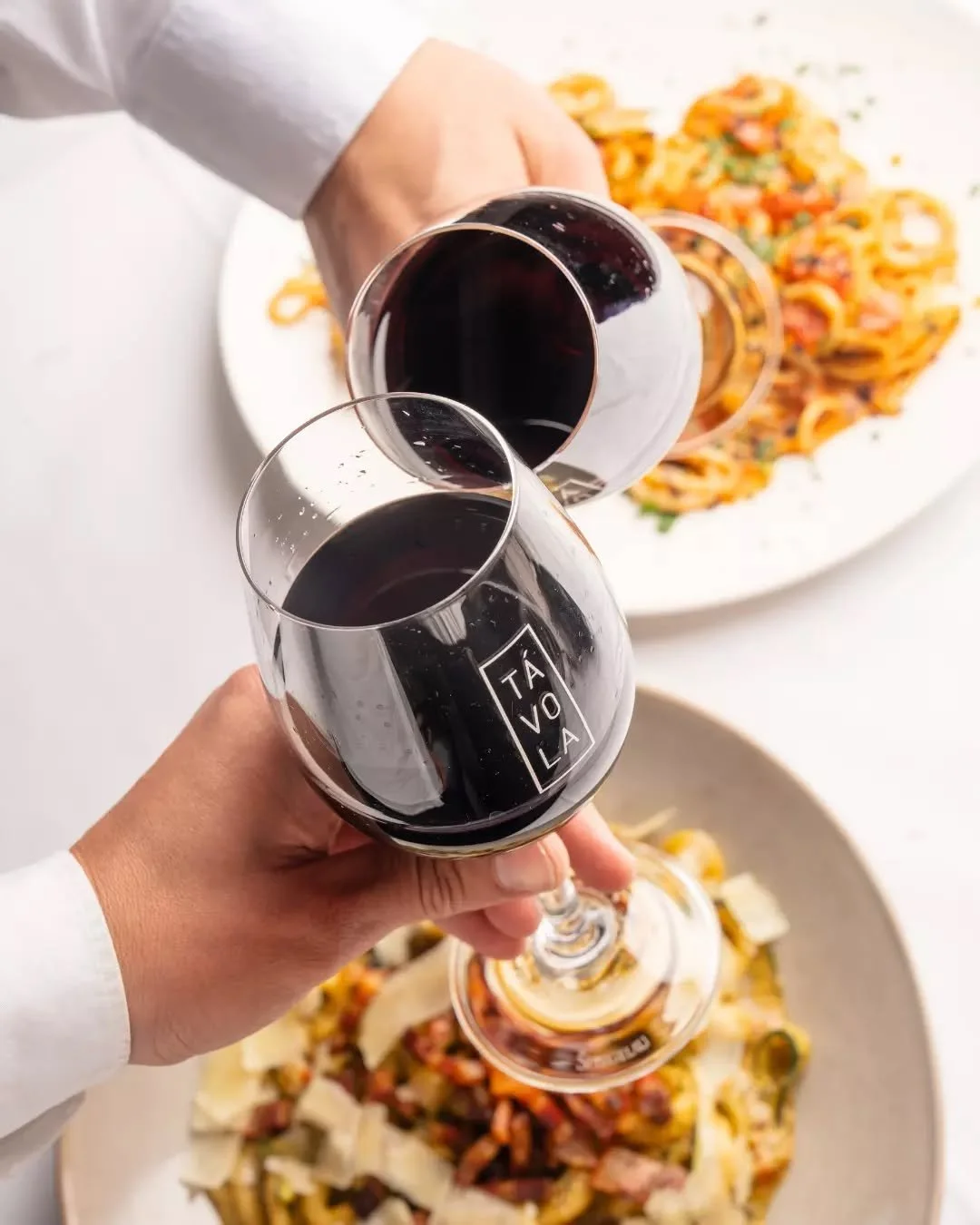 Mother&rsquo;s Day at T&Aacute;VOLA 💐
Per la mamma.

Good food, a glass of wine, and a table waiting for you 🍷
