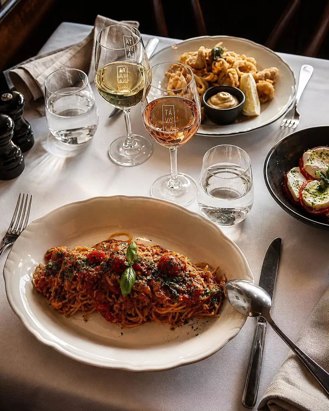 &ldquo;Venite a tavola&rdquo; - come to the table 🤍🇮🇹

In Italian culture, the table is where everything happens: good food, laughter, stories, and time shared with the people who matter most.

At T&Aacute;VOLA, weekends are made for long lunches,