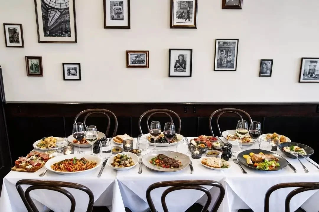 The kind of table nobody wants to leave.

Good food. Great wine. Endless conversation and the people you love most.

Whether it's a birthday, family gathering, corporate lunch or special occasion, T&Aacute;VOLA offers an intimate space for up to 33 g