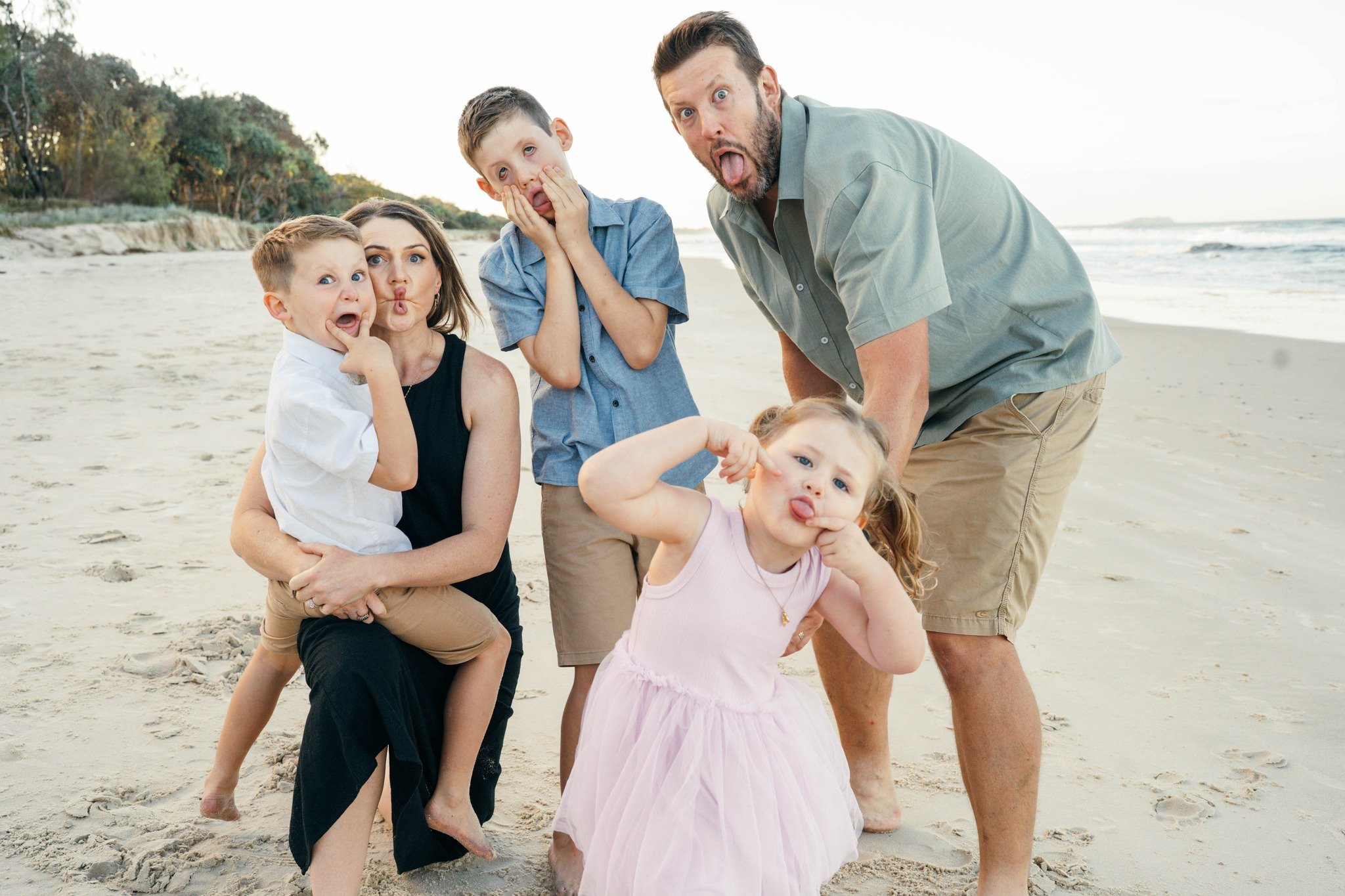 Your family photo session should look like this - a little bit of fun, a little bit of chaos and 100% you!

#beyourself #familyphotography #studioruralphotography