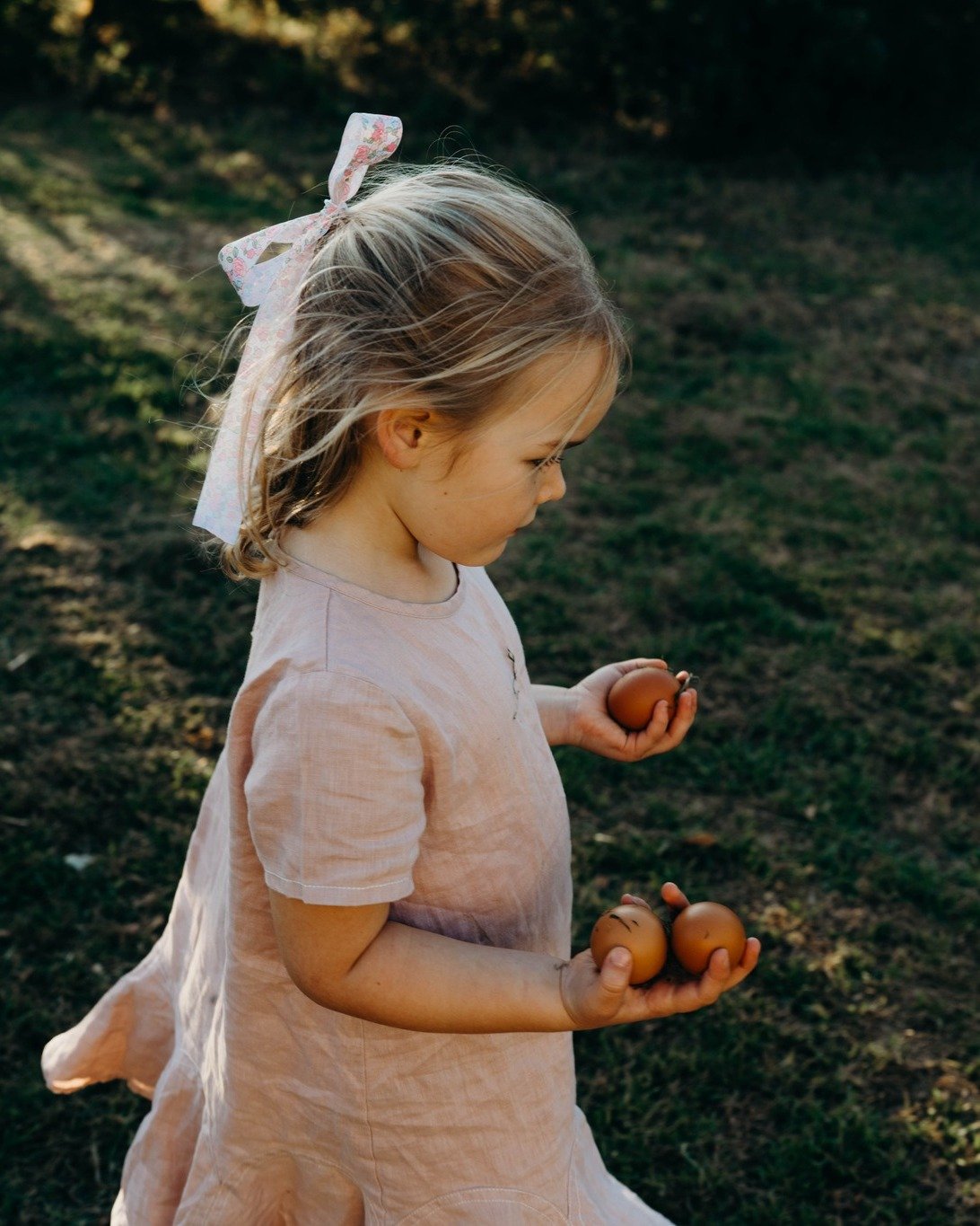Collecting the eggs is such a small task, but oh, what a sense of pride it brings!

 #studioruralphotography #familyphotoshoot #candidmoments