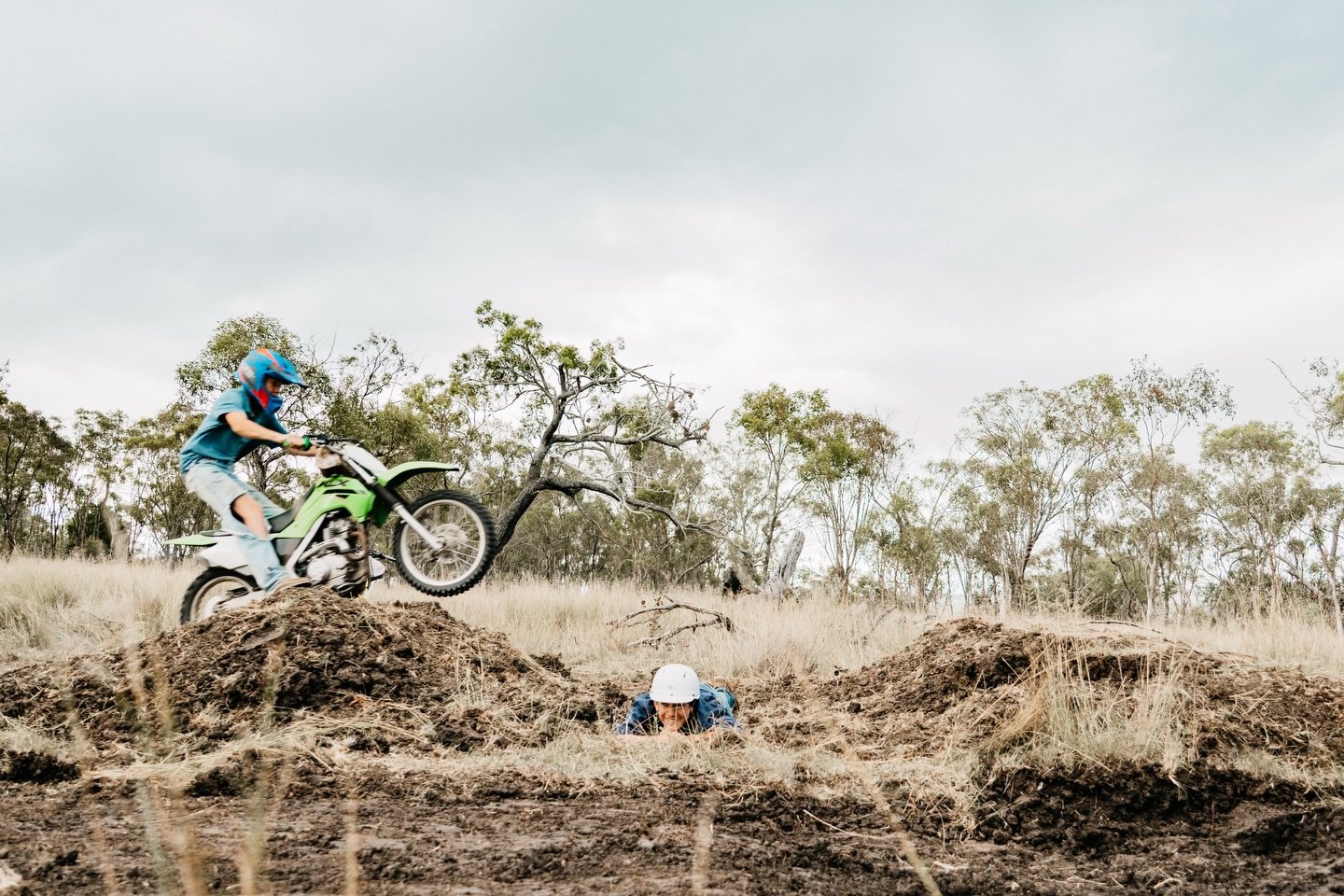 He said, &ldquo;I&rsquo;ve got a cool idea for a photo. Trust me.&rdquo; Would I say yes again? Debatable.

#motherofteens #haveyouseenmynerves #ruralphotography #sendit #brave