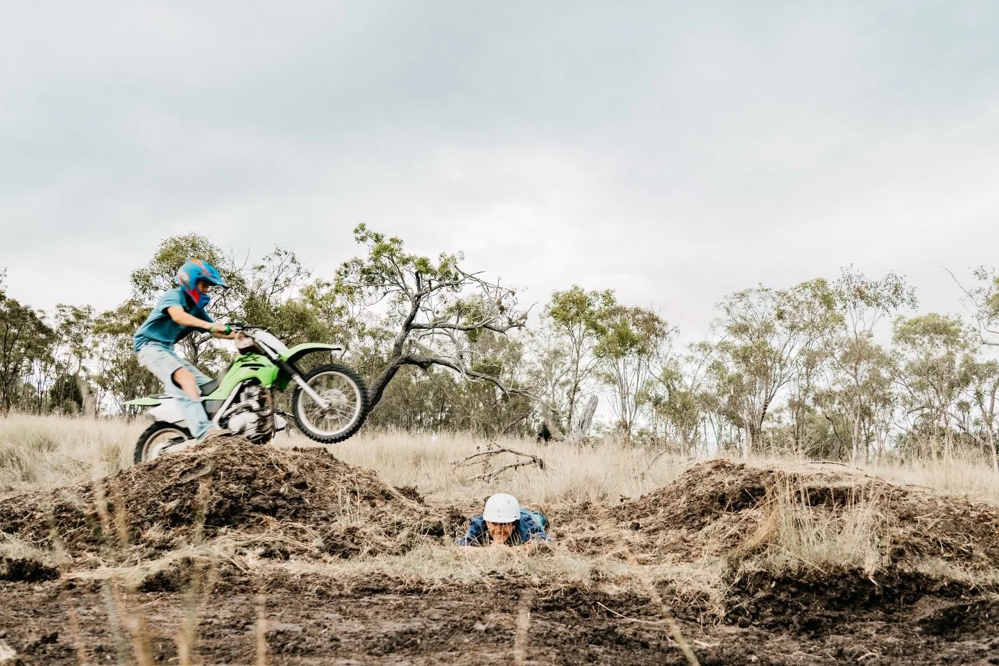 He said, &ldquo;I&rsquo;ve got a cool idea for a photo. Trust me.&rdquo; Would I say yes again? Debatable.

#motherofteens #haveyouseenmynerves #ruralphotography #sendit #brave