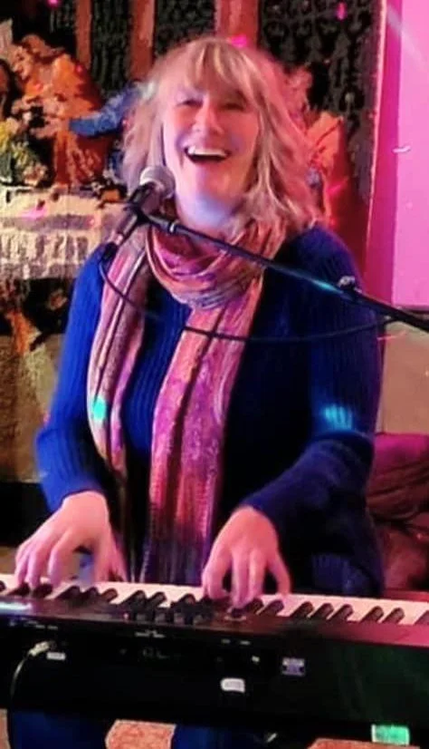 Marcia Gallagher at Easy Street Lounge (OHD)