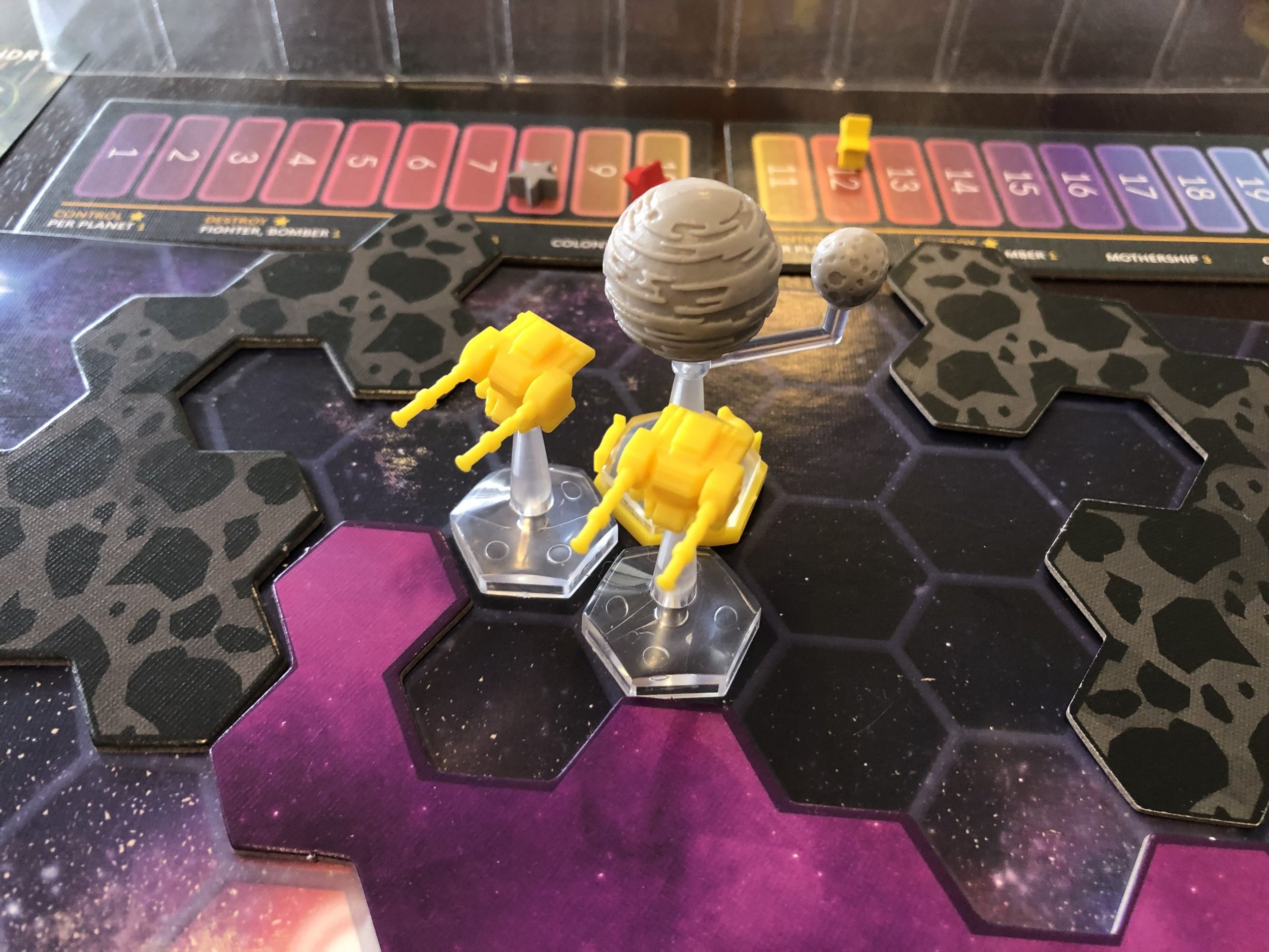  Here’s a shot of the new plastic pieces in the 2nd Edition - Guardian Cannon, Moon, and the Gas planet. They look amazing!  