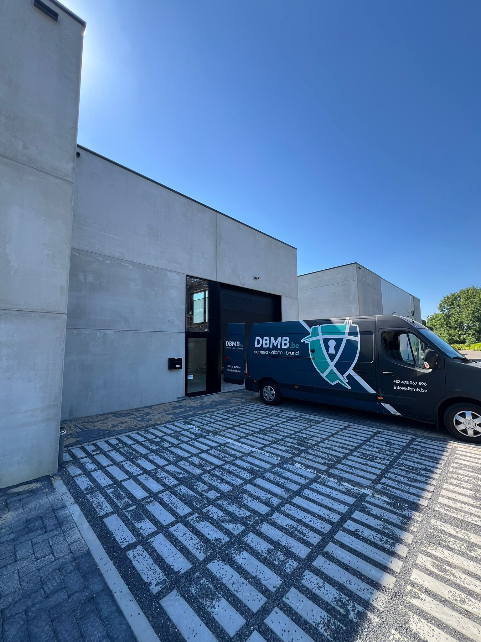 We hebben onlangs deze hal in Hasselt voorzien van een @Ajax Systems alarmsysteem. Een slimme stap richting veiligheid!

Het systeem biedt:
✅ Draadloze installatie
✅ Directe meldingen via de app
✅ Strak en modern design
✅ Betrouwbare bescherming 24/7
