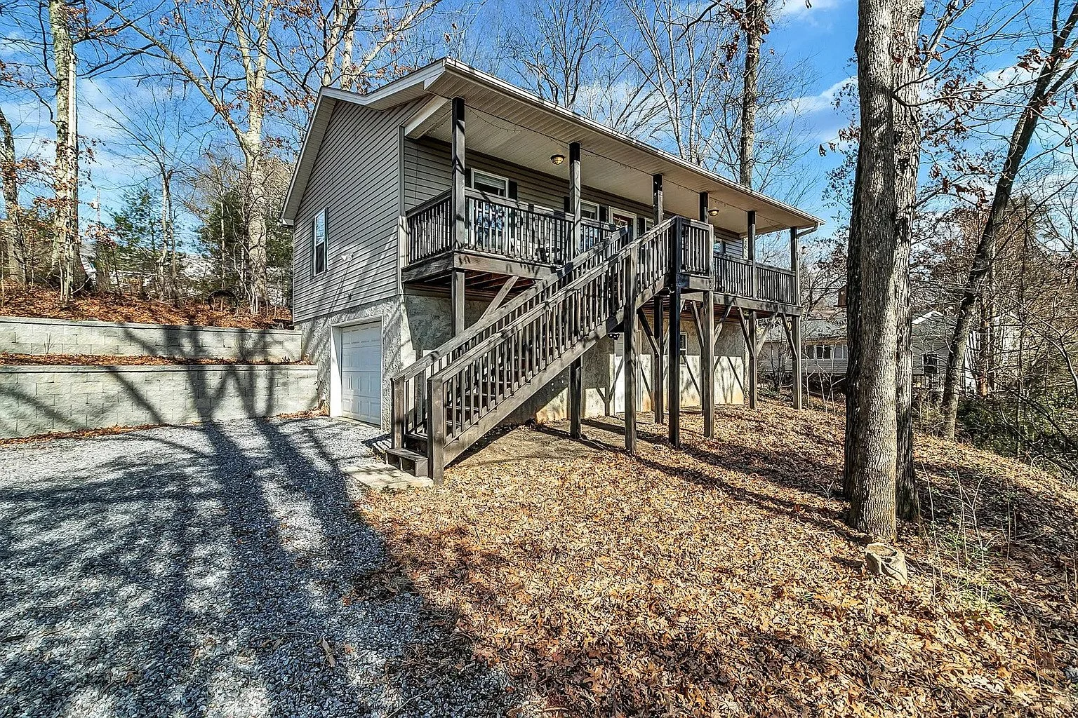 10 Harrisland Drive, Asheville
(Available 10/20/24) 2 bed, 2 bath, 922 square feet, (furnished)