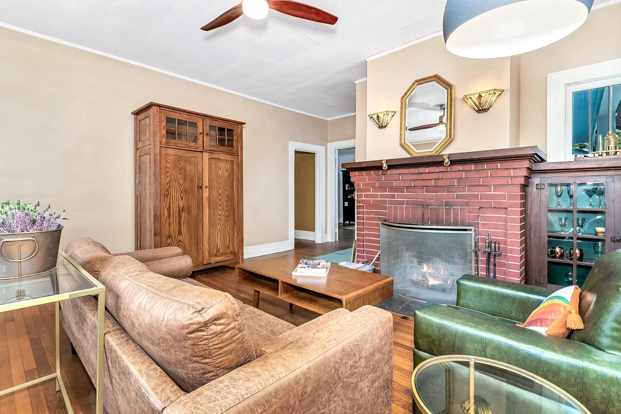 C - Living Room (3).JPG