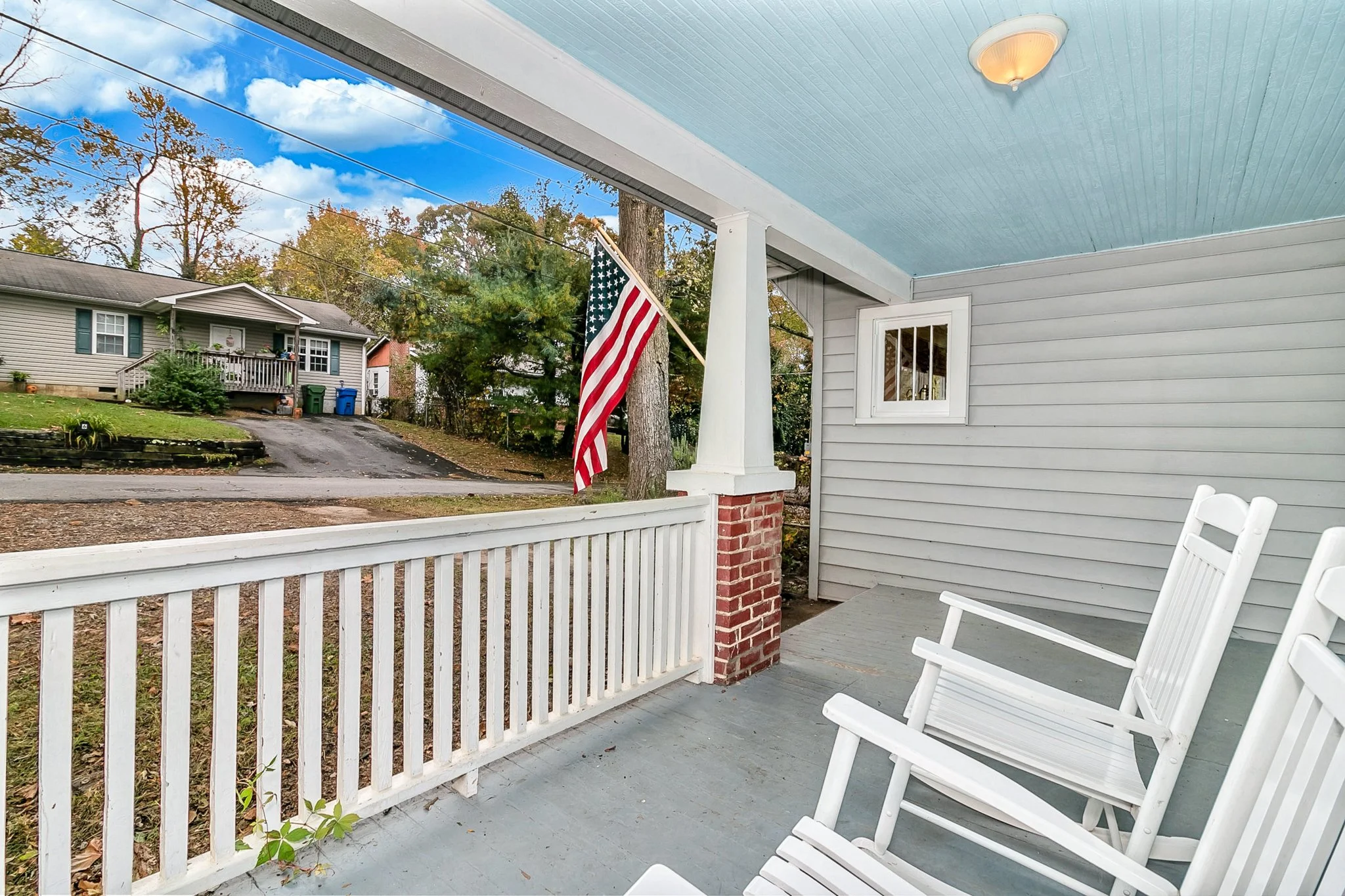 A - Front Entry (3).JPG