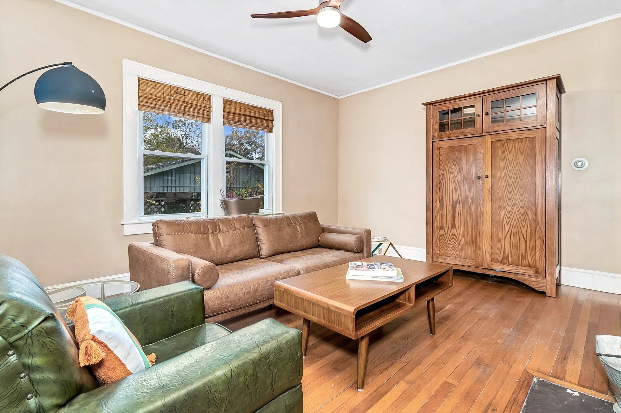 C - Living Room (4).JPG