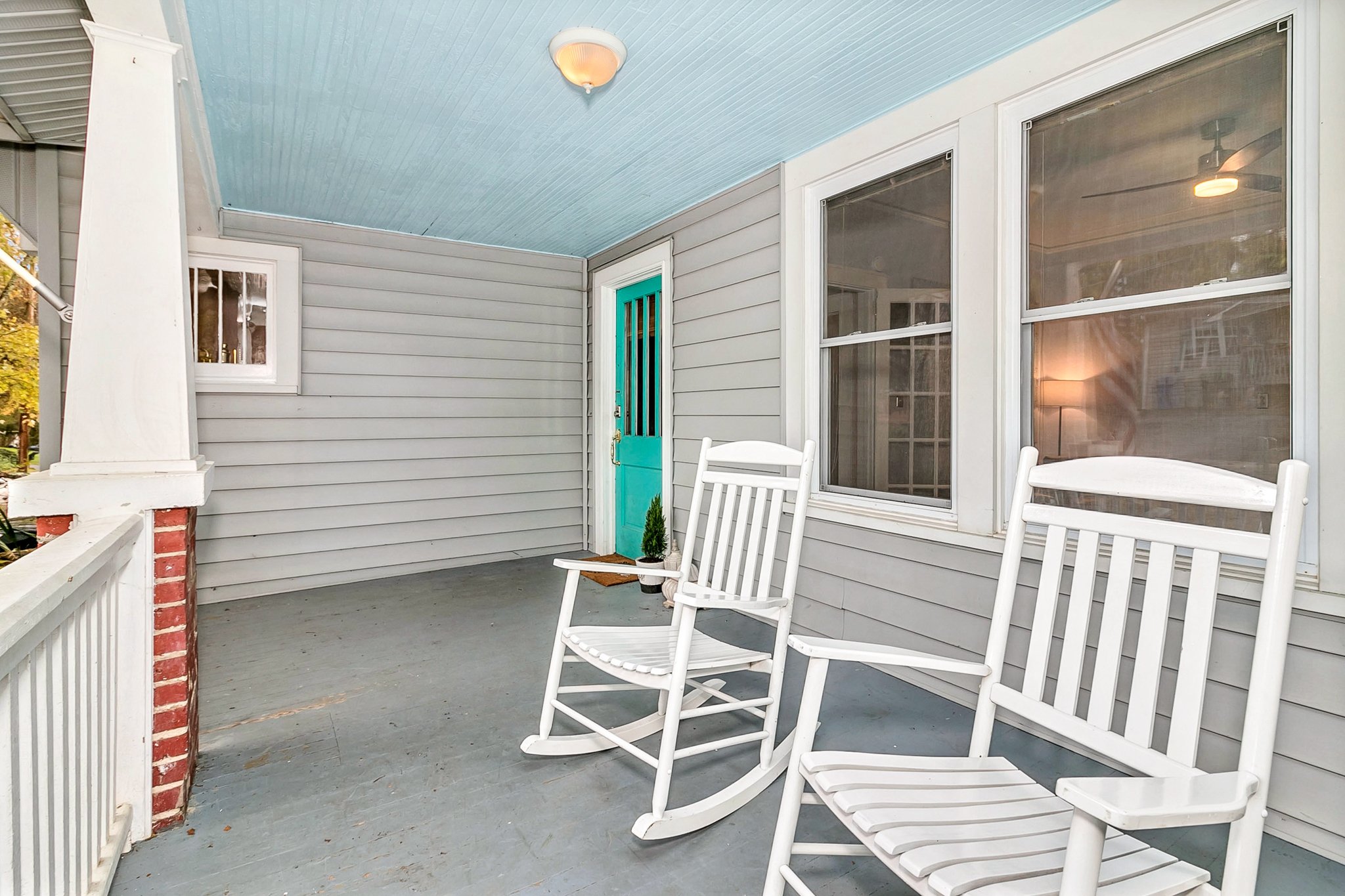 A - Front Entry (2).JPG