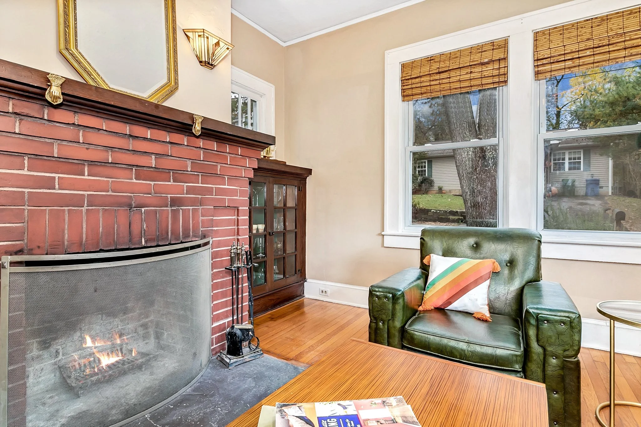 C - Living Room (5).JPG