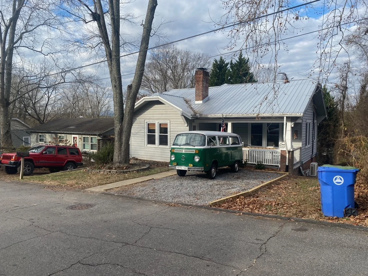 5 Main Street, Asheville
(Currently Unavailable) 3 Bed, 2 Bath, 2,081 square feet, fenced (furnished)